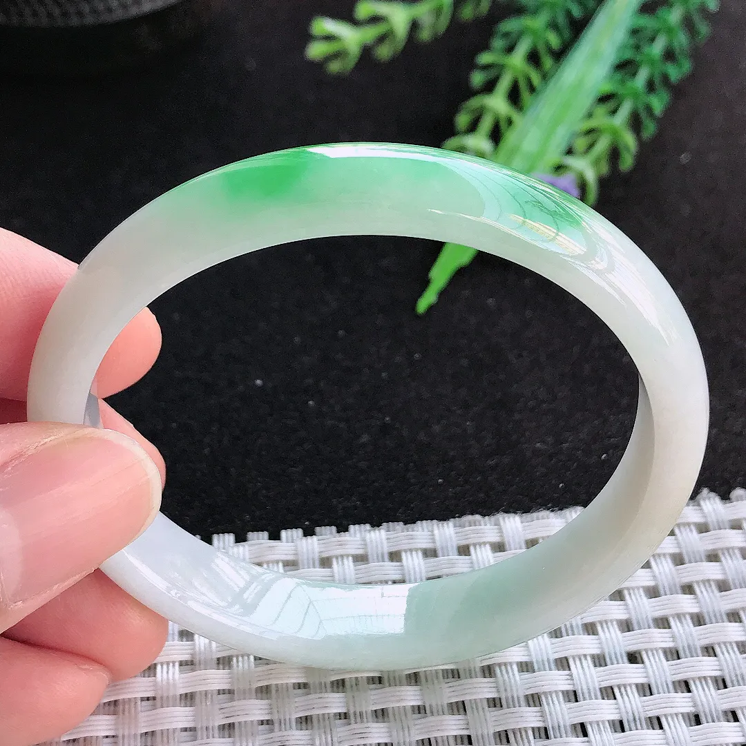 天然a货翡翠54.5/49/10.7/6.5老坑温润飘阳绿贵妃手镯玉手镯