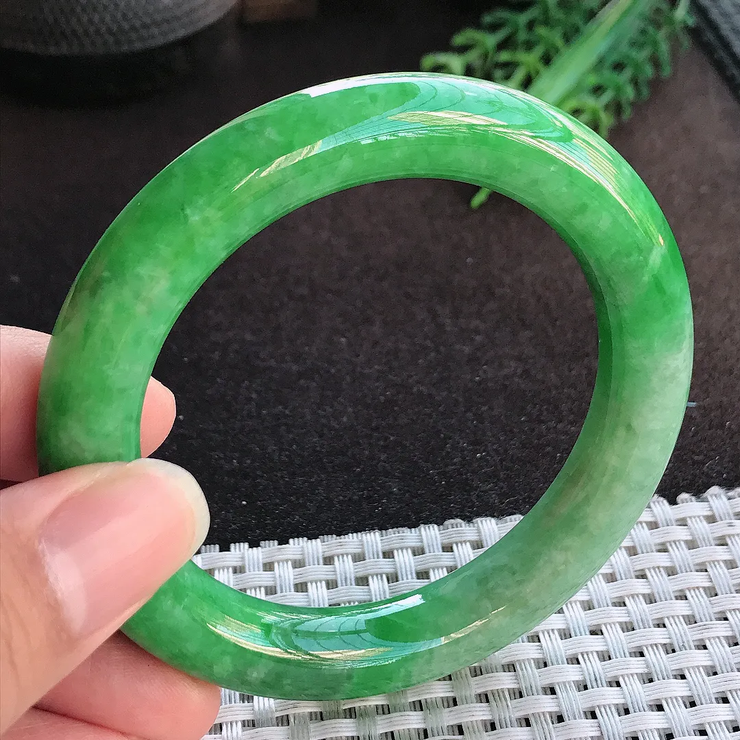 天然a货翡翠55.5/10.7/10.6老坑精美温润辣阳绿满绿圆条手镯玉手镯