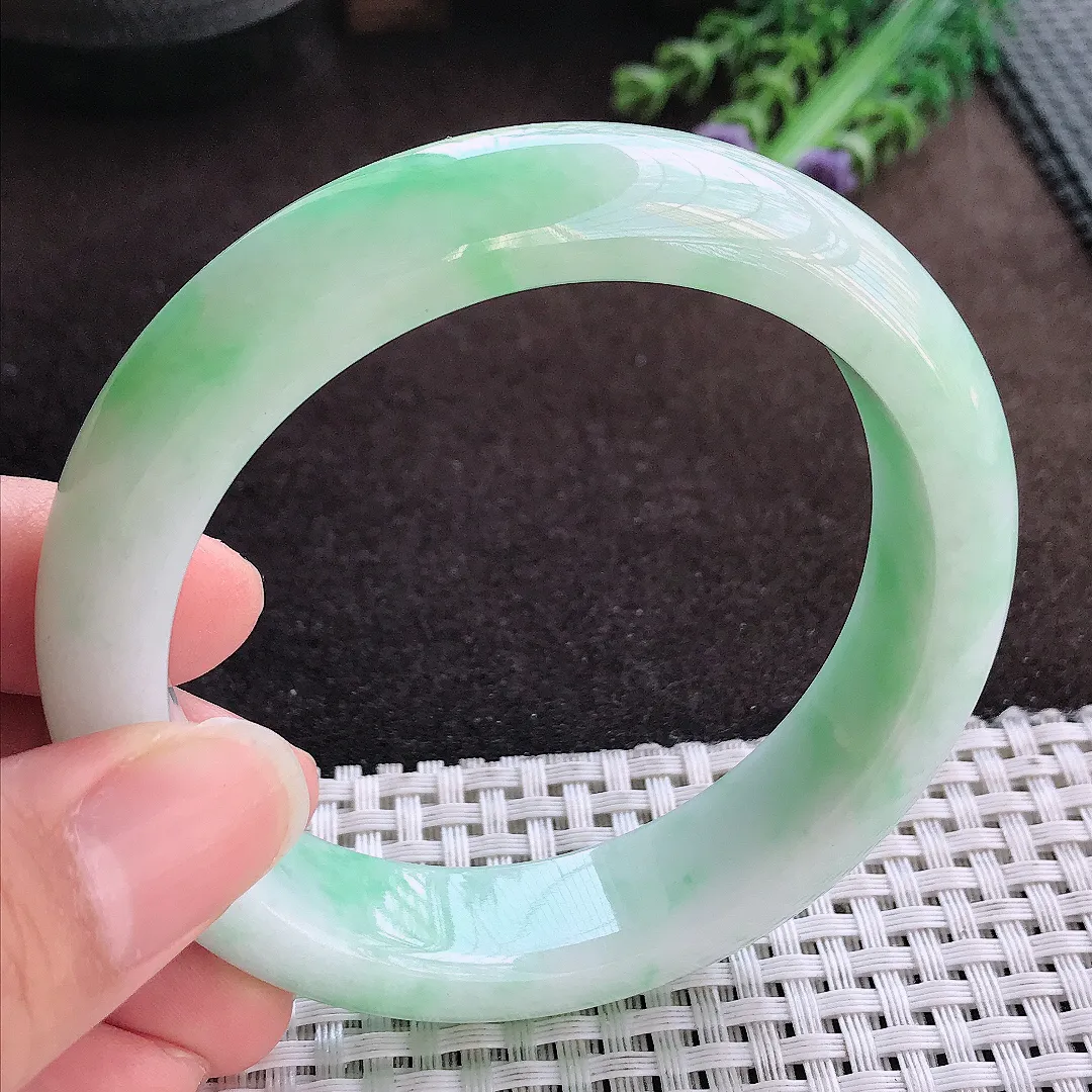 天然a货翡翠59.5/14.6/9老坑精美温润飘阳绿手镯宽边玉手镯