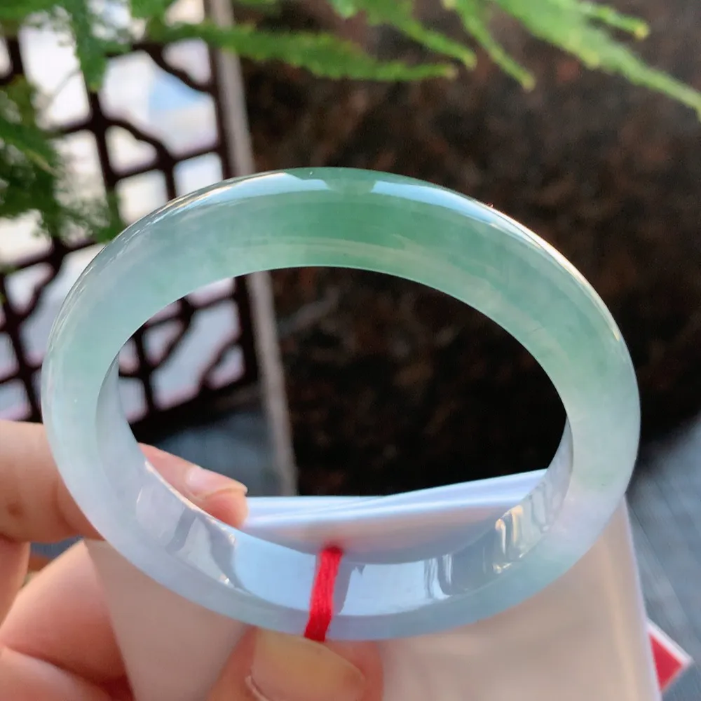 正圈冰玻绿淡淡紫 无瑕 尺寸:53.6/11.3/7.7 种色兼备