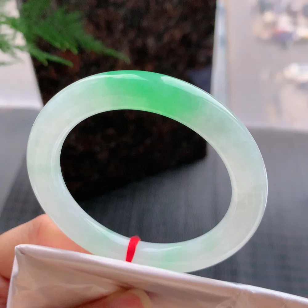 圆条高冰阳绿 微细纹 尺寸:55.1/9.6 种色俱佳