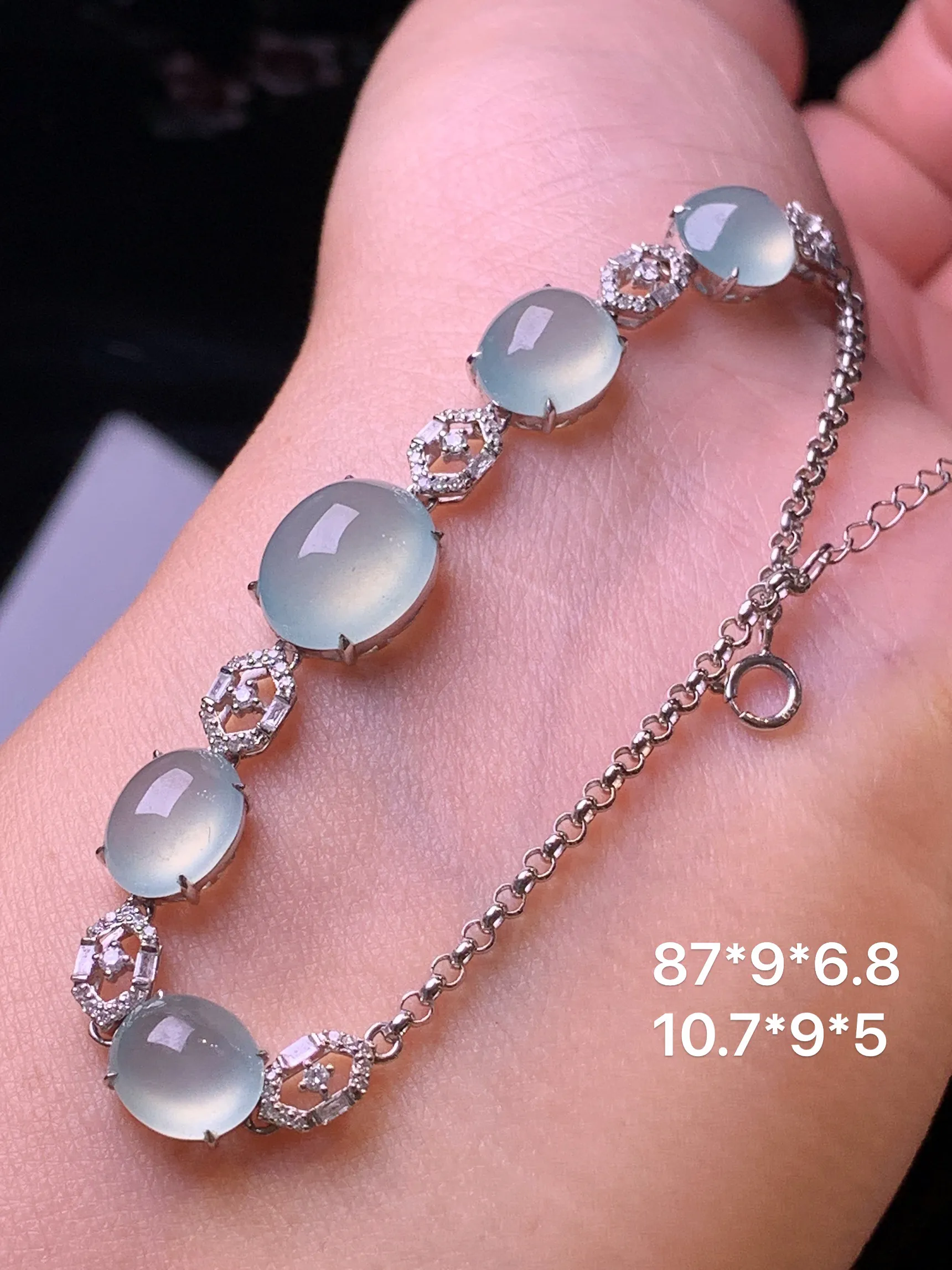 18k金钻镶嵌冰种浅绿蛋面手链 玉质细腻 色泽清新艳丽 整体尺寸87*9*6.8