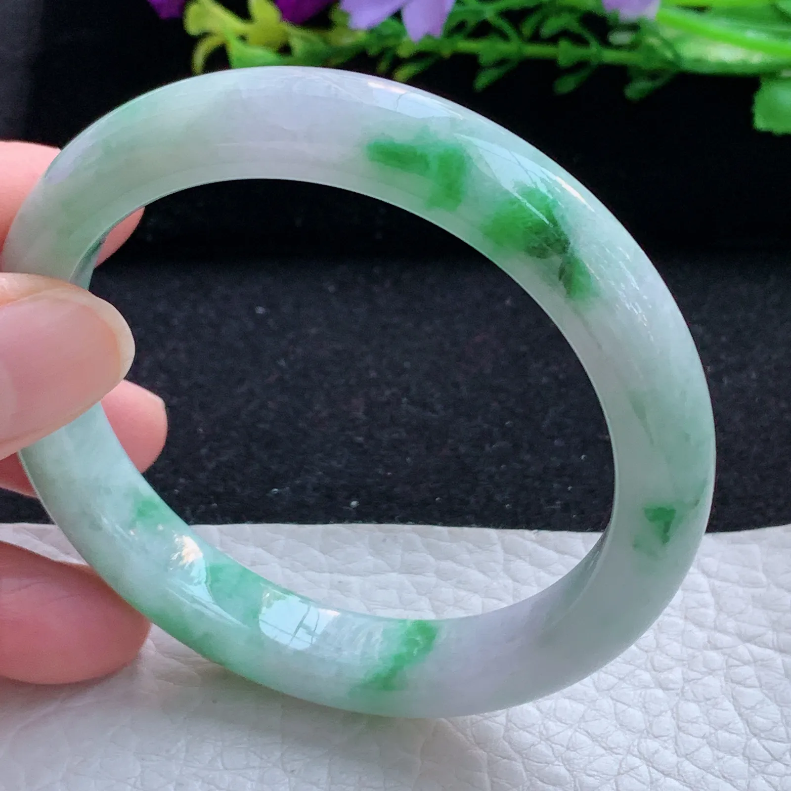 n自然光56*10.8*8.2平安镯 缅甸翡翠a货玉手镯飘绿宽边玉手环 美人镯