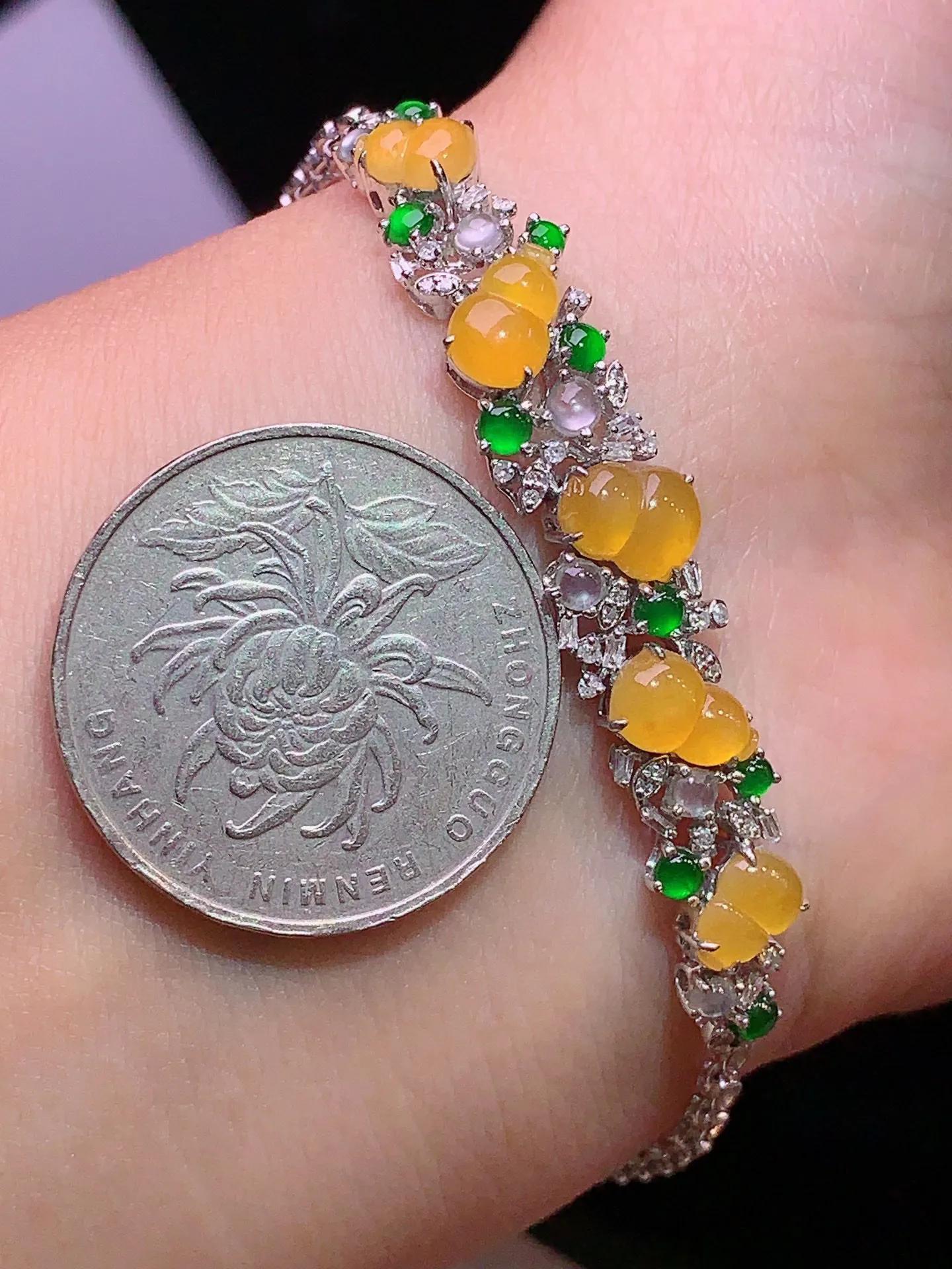 18k金钻镶嵌黄翡葫芦手链 玉质细腻 色泽清新艳丽 整体尺寸55.8*9*5.3