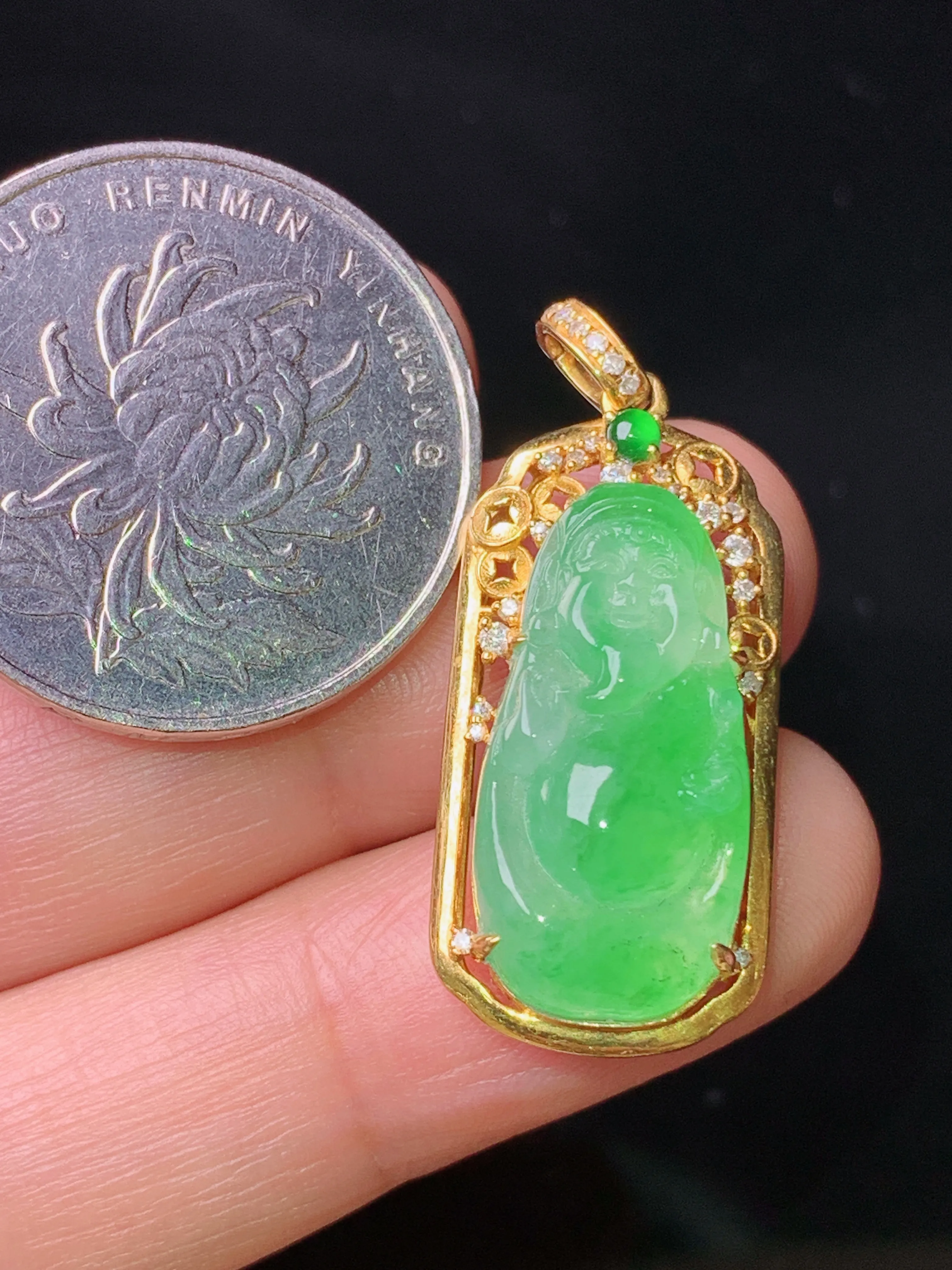 18k金钻镶嵌翠绿财神吊坠 玉质细腻 色泽清新艳丽 整体尺寸32.5*13.3*8.2