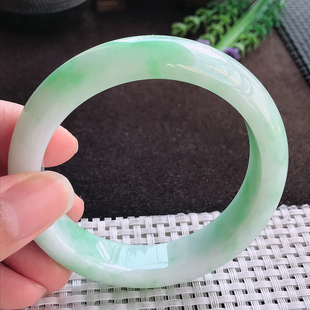 天然a货翡翠59.5/14.6/9老坑精美温润飘阳绿手镯宽边玉手镯