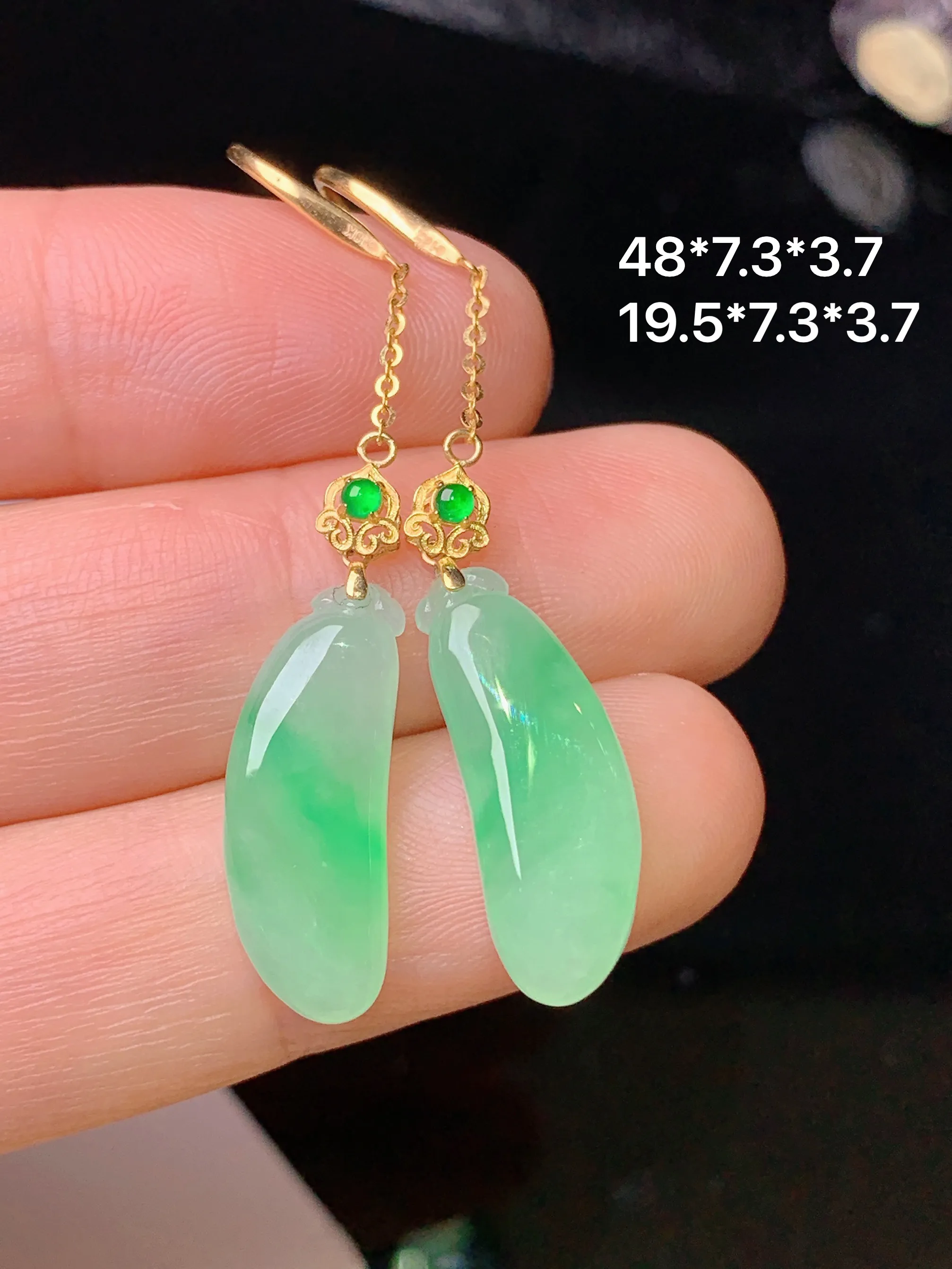 18k金镶嵌翠绿福瓜耳坠 玉质细腻 色泽清新艳丽 整体尺寸48*7.3*3.7