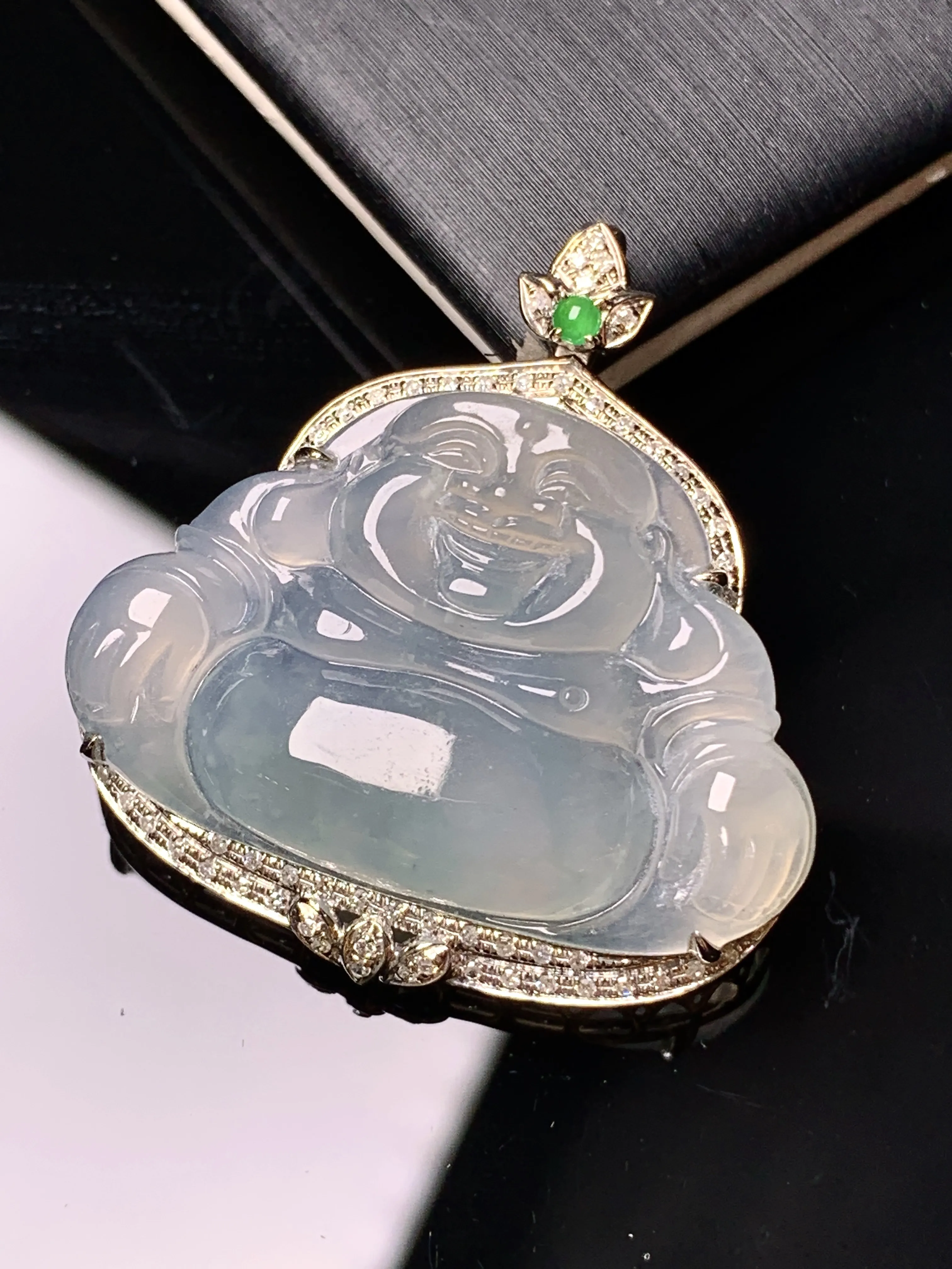 18k金钻镶嵌冰种佛公吊坠 玉质细腻 色泽艳丽清新 整体尺寸33*31*8.2