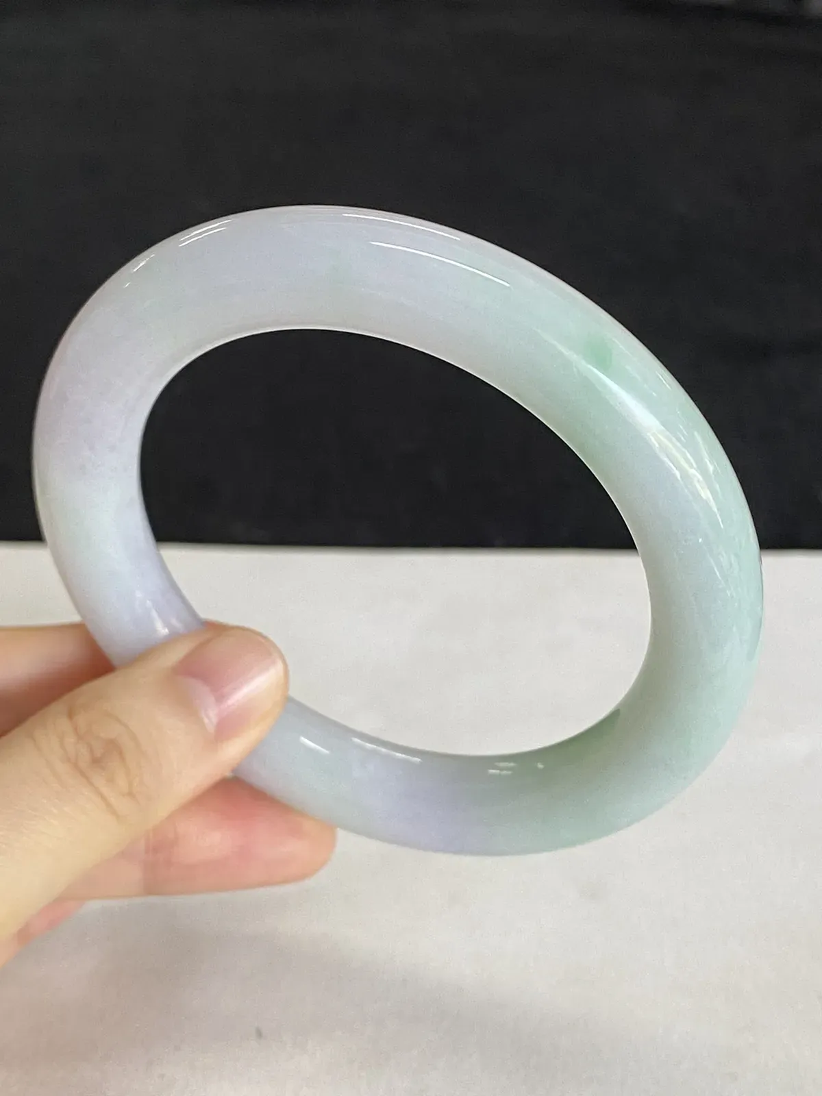 圆镯59.6圈口，翡翠糯化种飘绿手镯