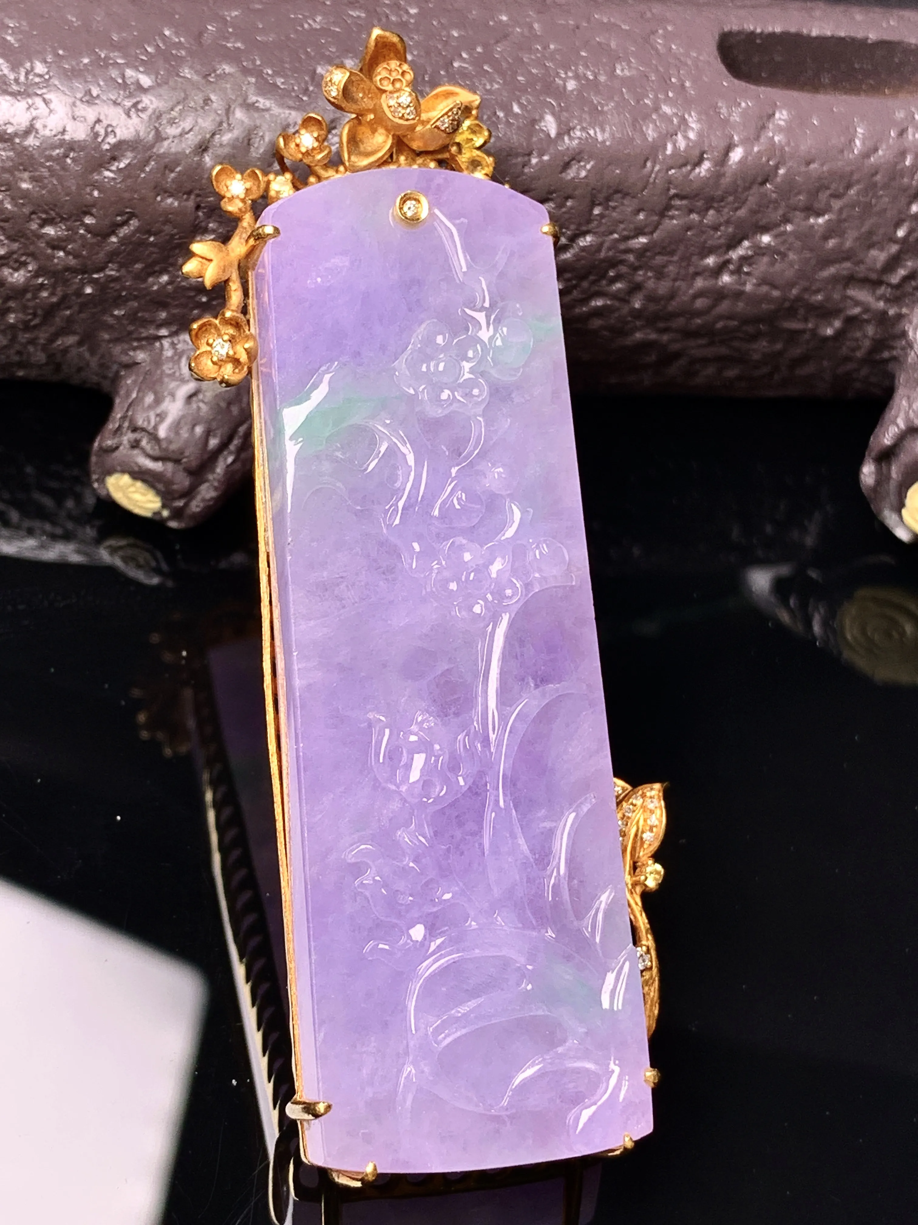 18k金钻镶嵌紫罗兰花件牌吊坠 玉质细腻 色泽艳丽清新 整体尺寸65*22.5*8.5