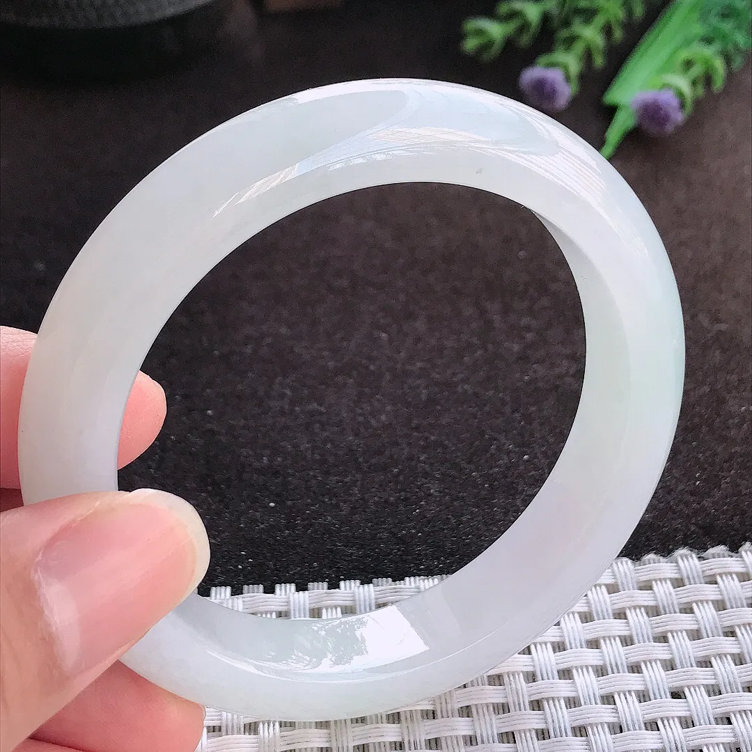 天然a货翡翠55.5/12.2/8.8老坑秀气冰胶月光白手镯宽边玉手镯