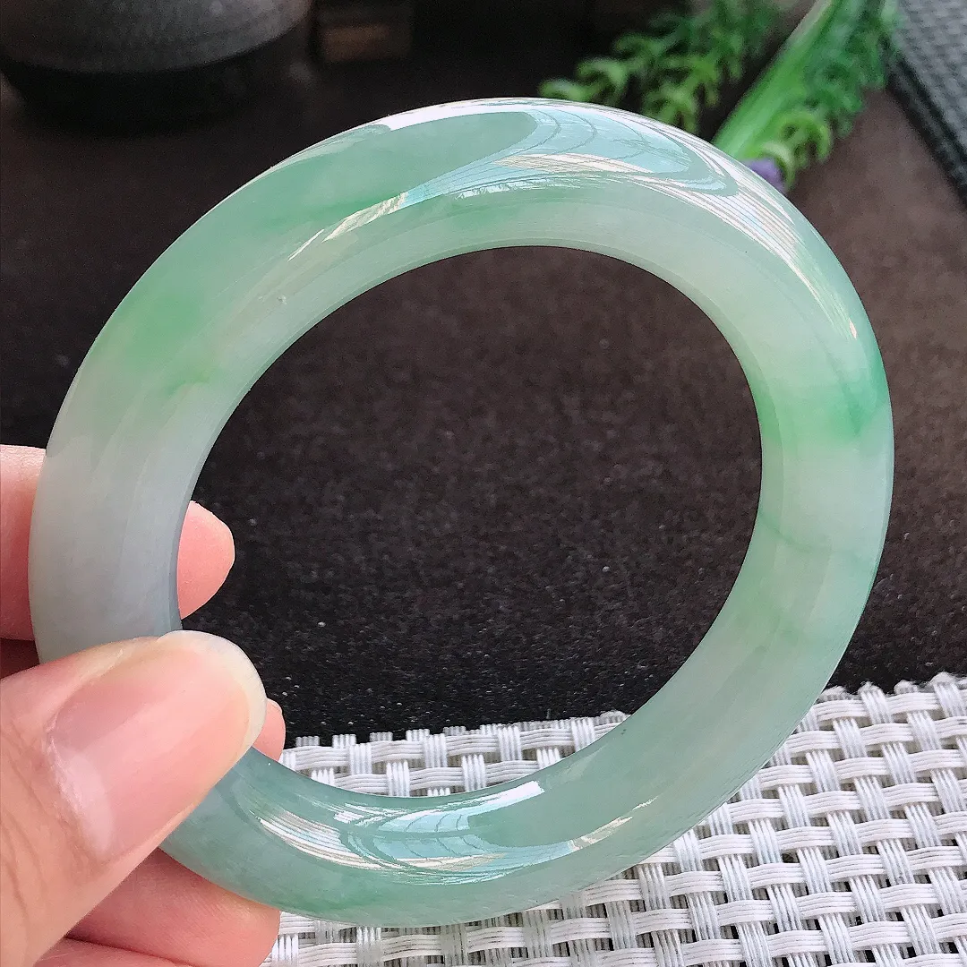 天然a货翡翠56.5/12.4/12老坑冰胶果冻飘阳绿胖圆条手镯玉手镯