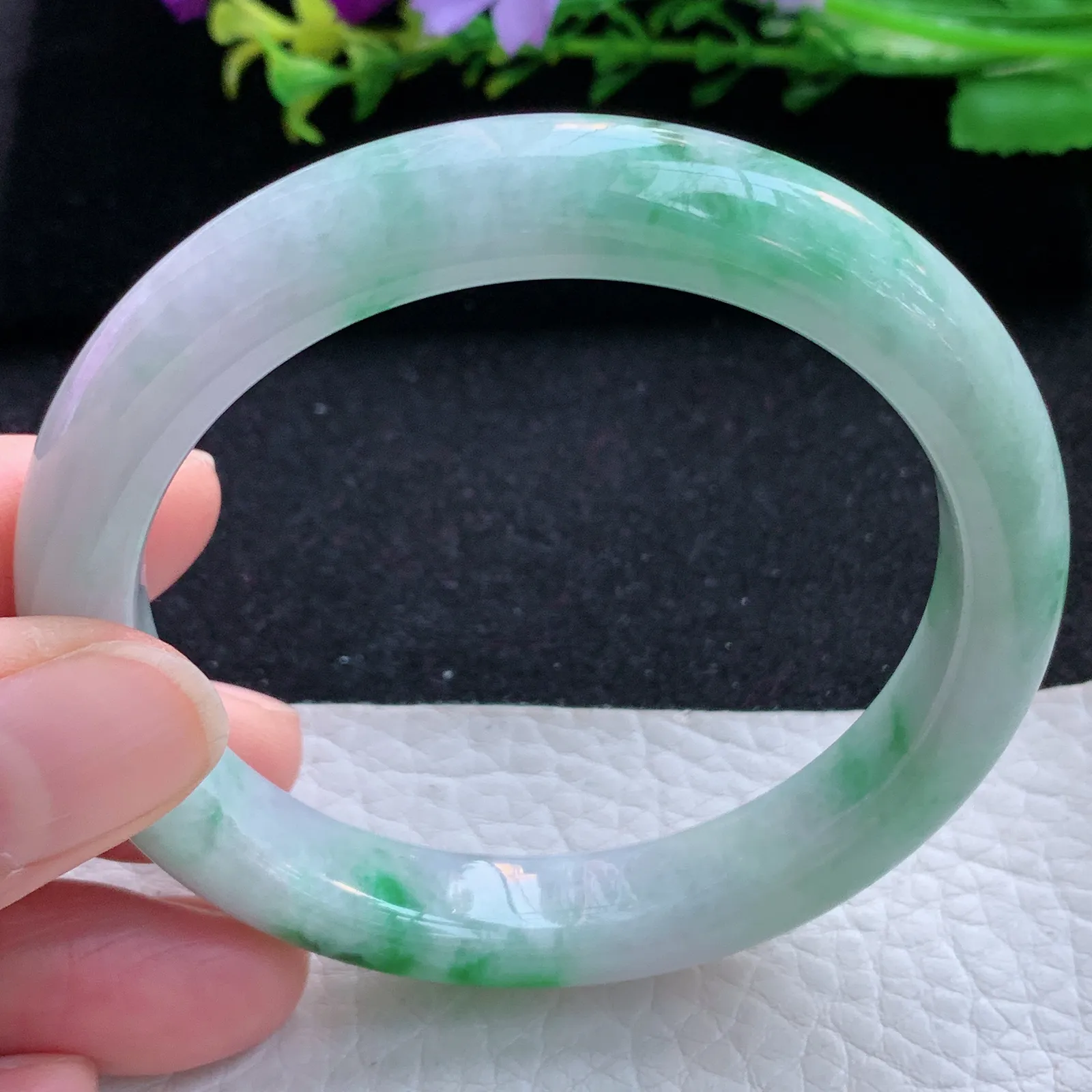 n自然光56*10.8*8.2平安镯 缅甸翡翠a货玉手镯飘绿宽边玉手环 美人镯