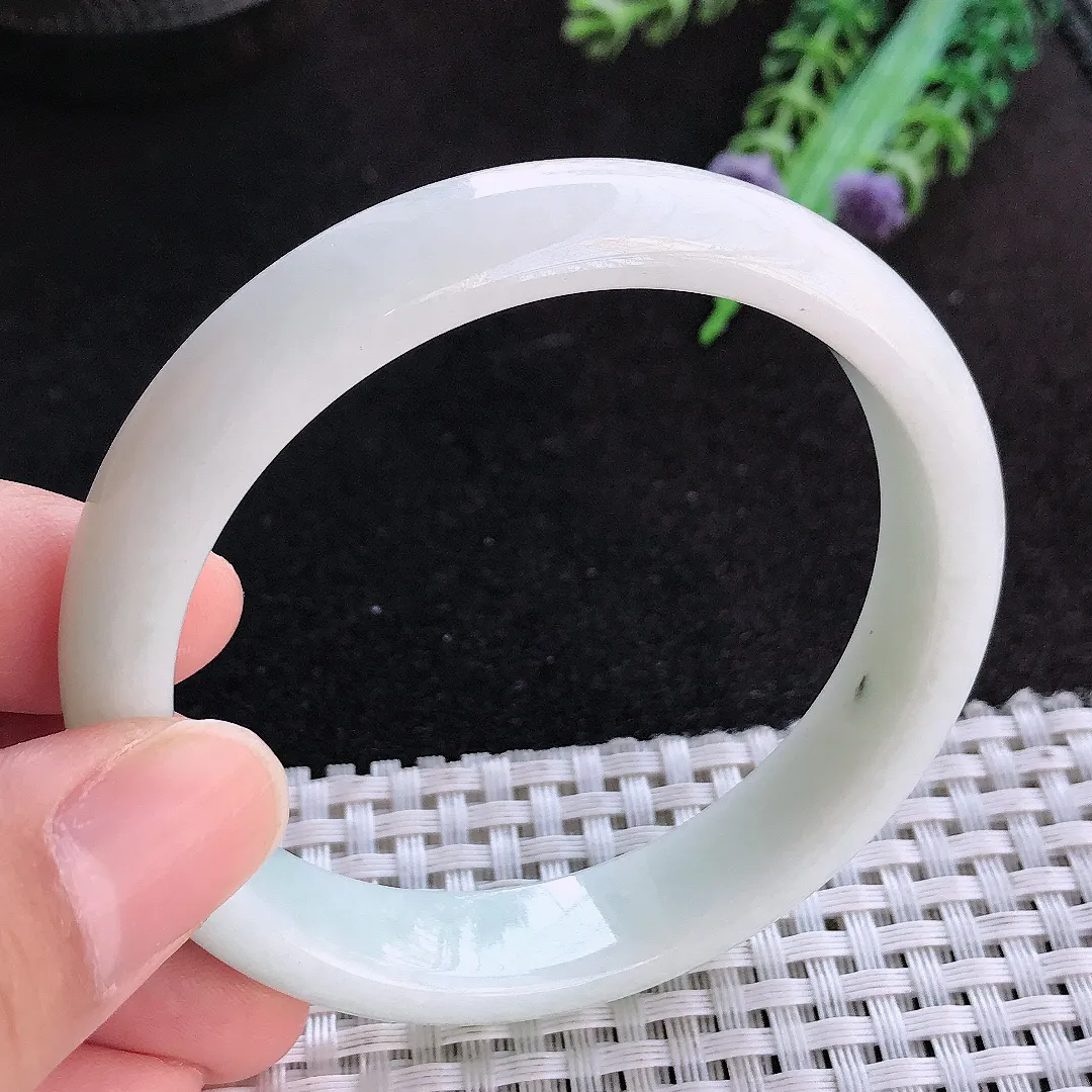 天然a货翡翠56/12/7.3老坑精美温润飘绿手镯宽边玉手镯