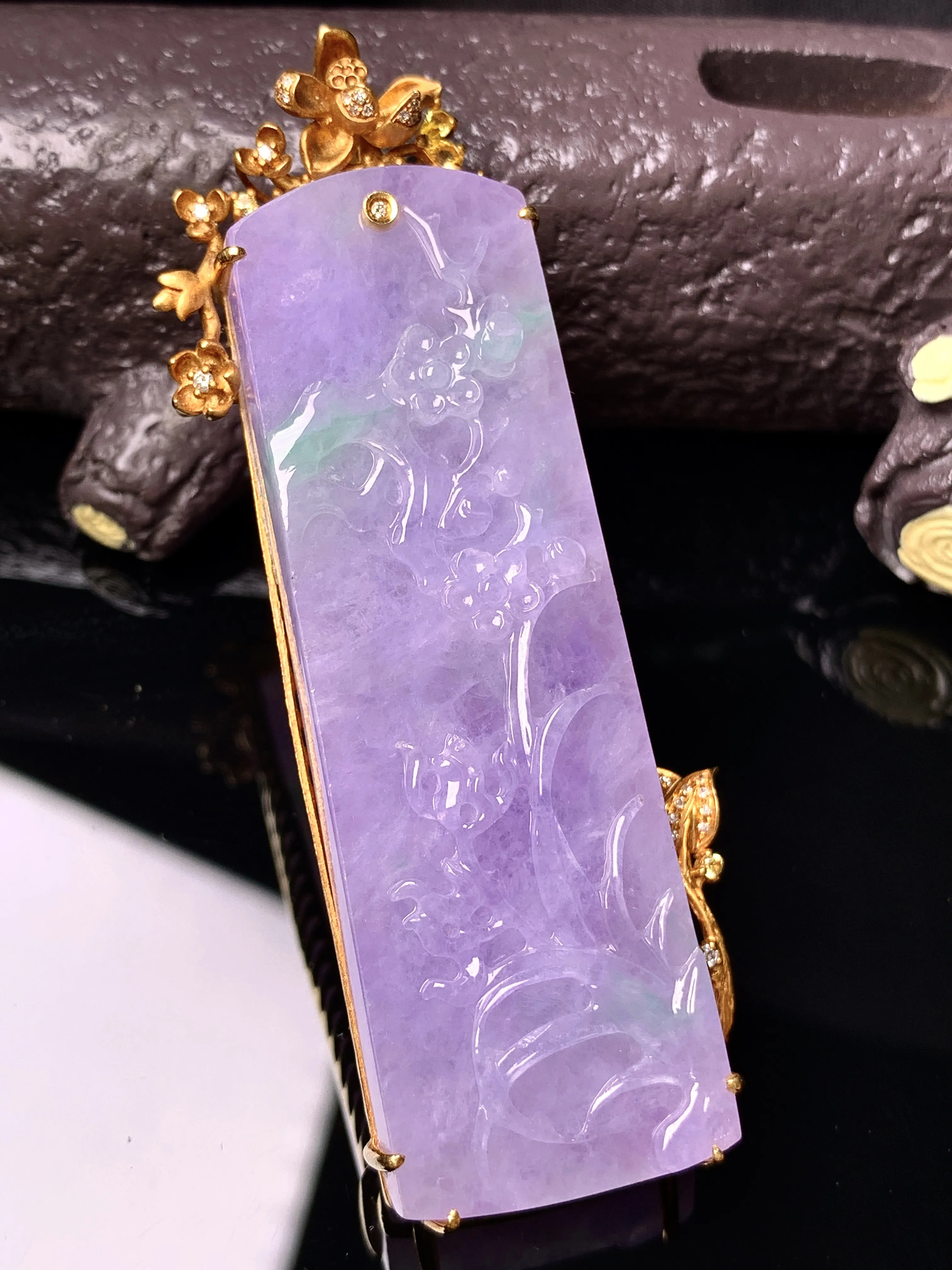 18k金钻镶嵌紫罗兰花件牌吊坠 玉质细腻 色泽艳丽清新 整体尺寸65*22.5*8.5