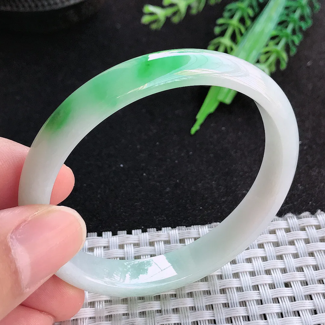 天然a货翡翠54.5/49/10.7/6.5老坑温润飘阳绿贵妃手镯玉手镯