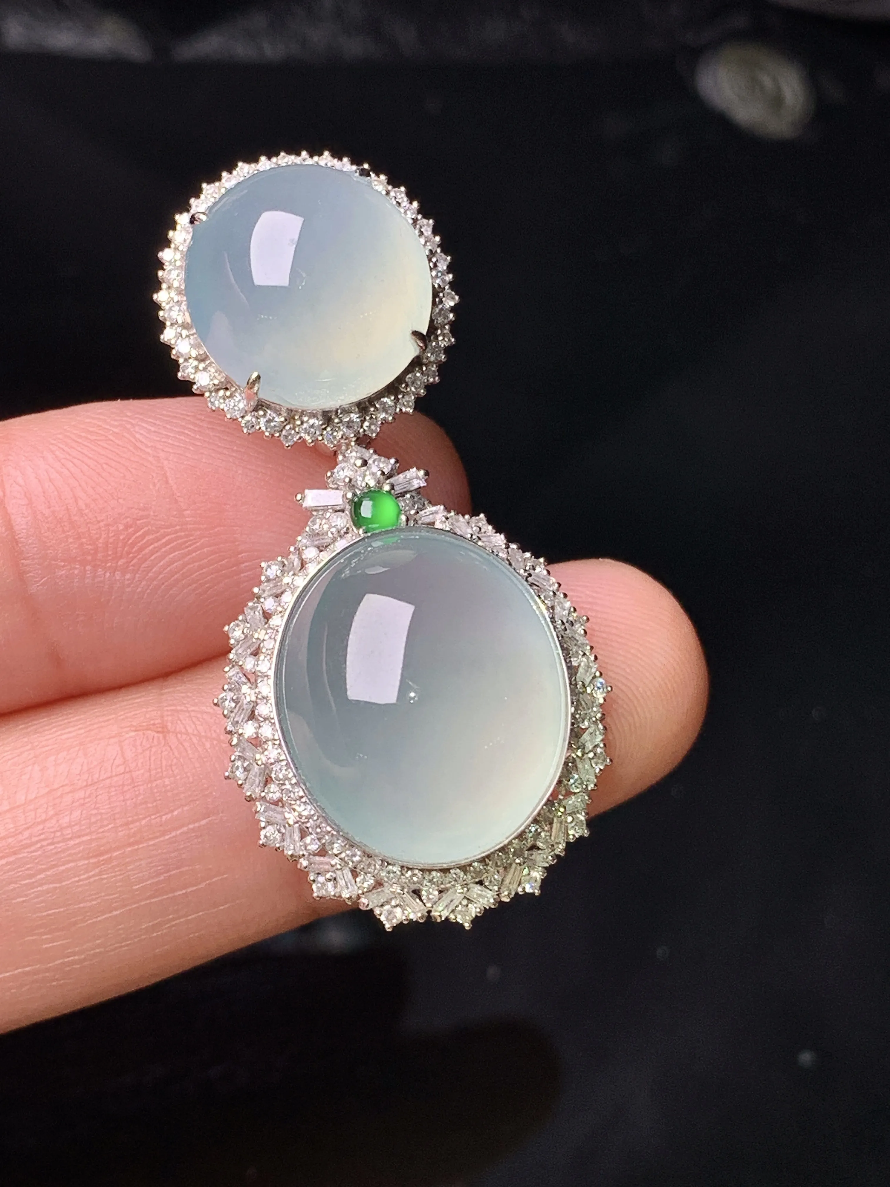 18k金钻镶嵌冰种蛋面组合吊坠 玉质细腻 色泽清新艳丽 整体尺寸39.7*19.5*11.6