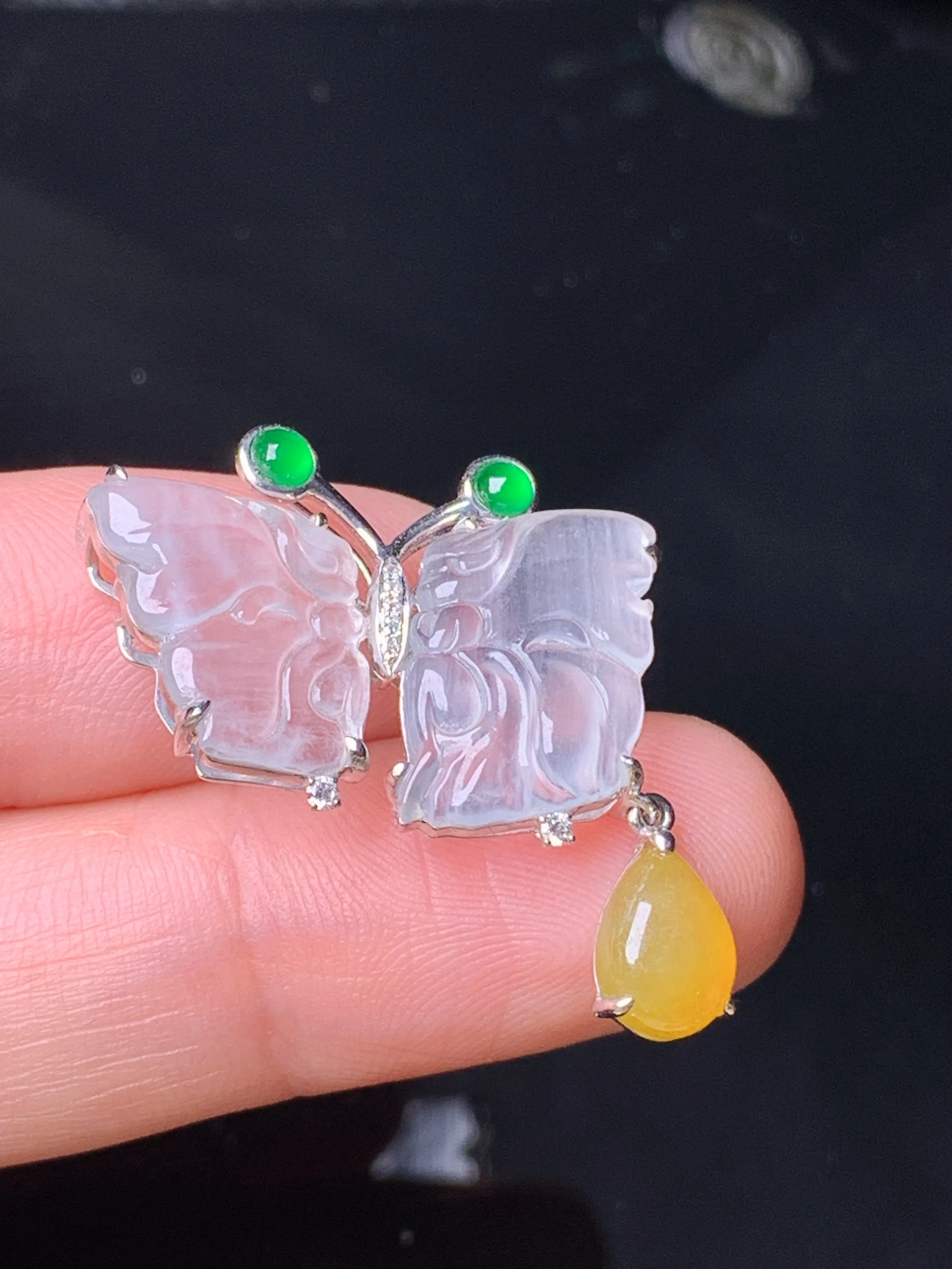 18k金钻镶嵌冰种蝴蝶吊坠 玉质细腻 色泽清新艳丽 整体尺寸25.5*24.7*5