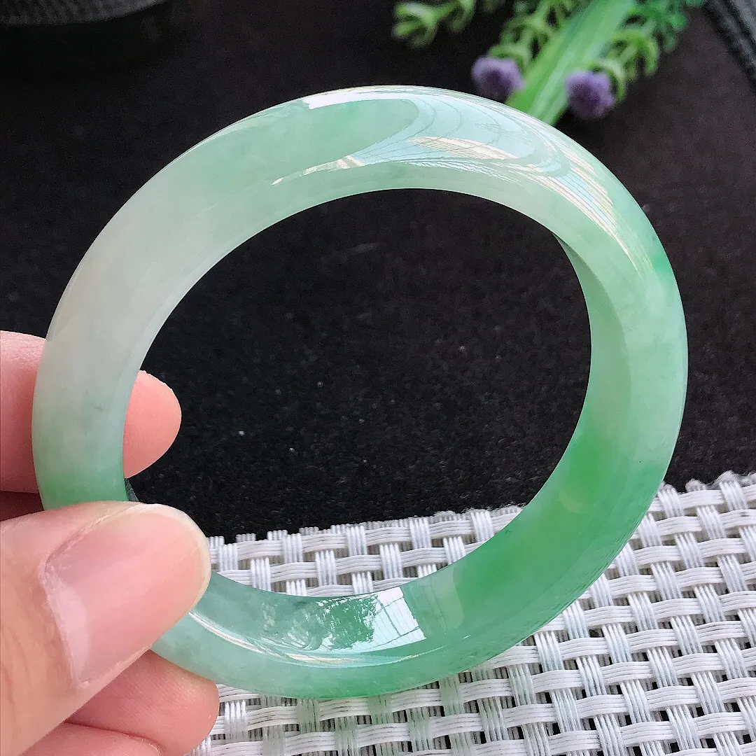 天然a货翡翠53/12.7/8.6老坑冰胶果冻满绿甜绿手镯宽边玉手镯