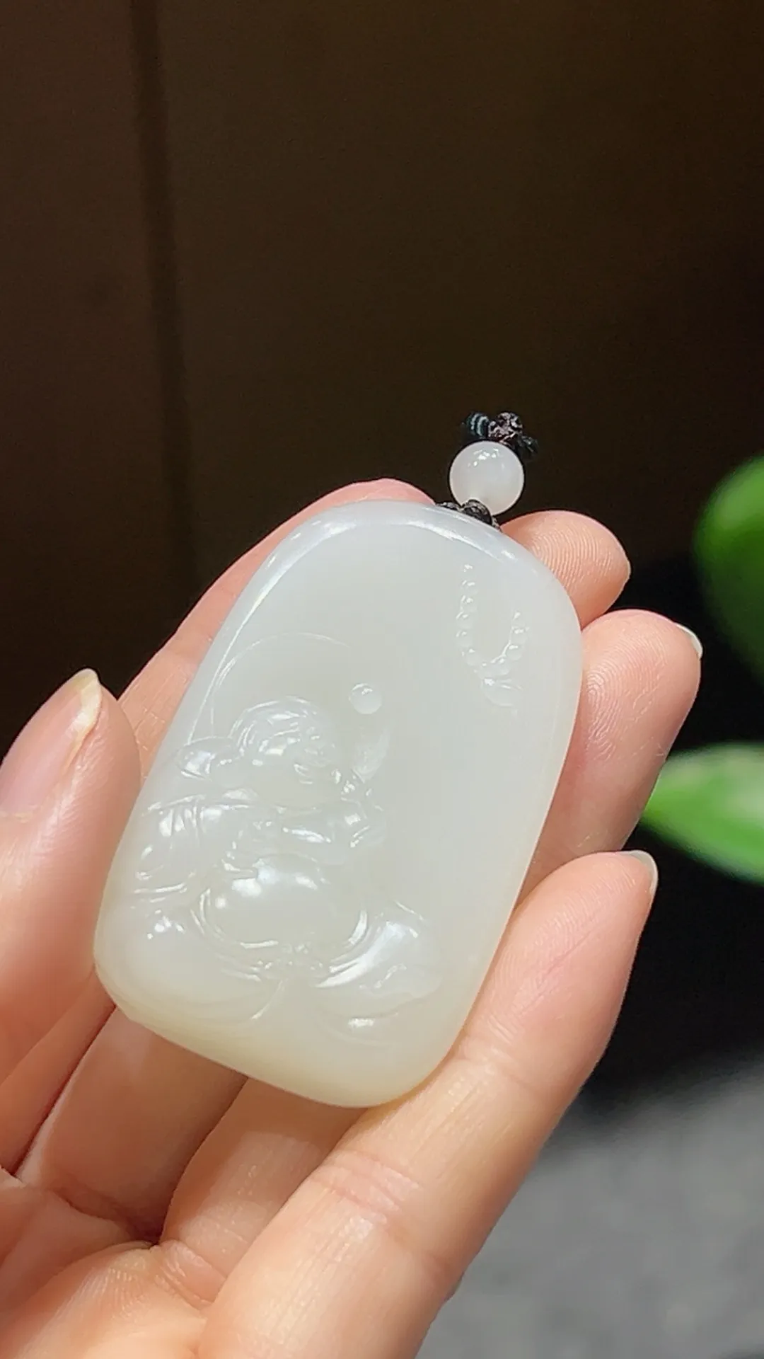 籽料｜一级白细｜弥勒佛

重37.6克 尺寸50*30*13m m