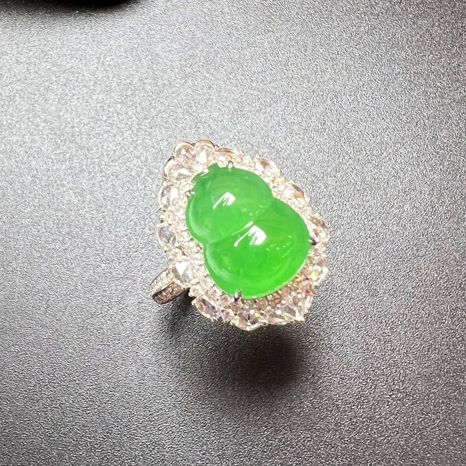 满绿双用款葫芦戒指+坠整体尺寸26.6*15*13.7 裸石尺寸12.6*9.8*5.5