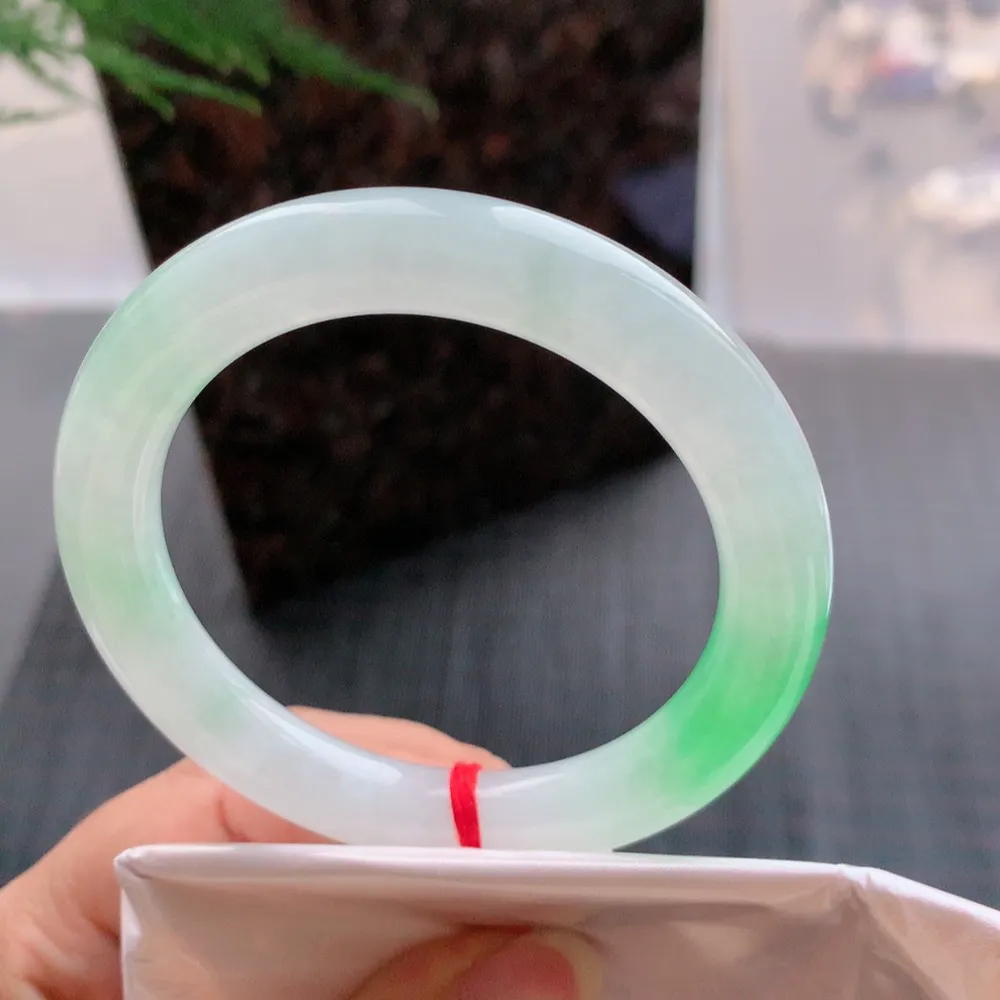 圆条高冰阳绿 微细纹 尺寸:55.1/9.6 种色俱佳