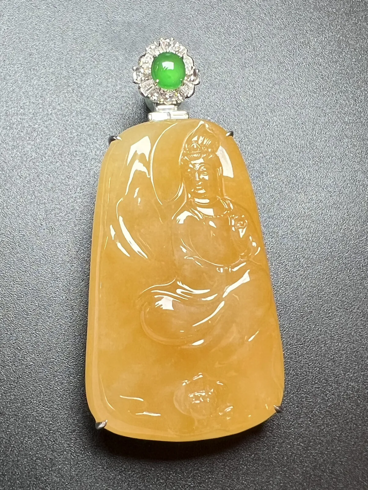 翡翠糯化种黄色吊坠