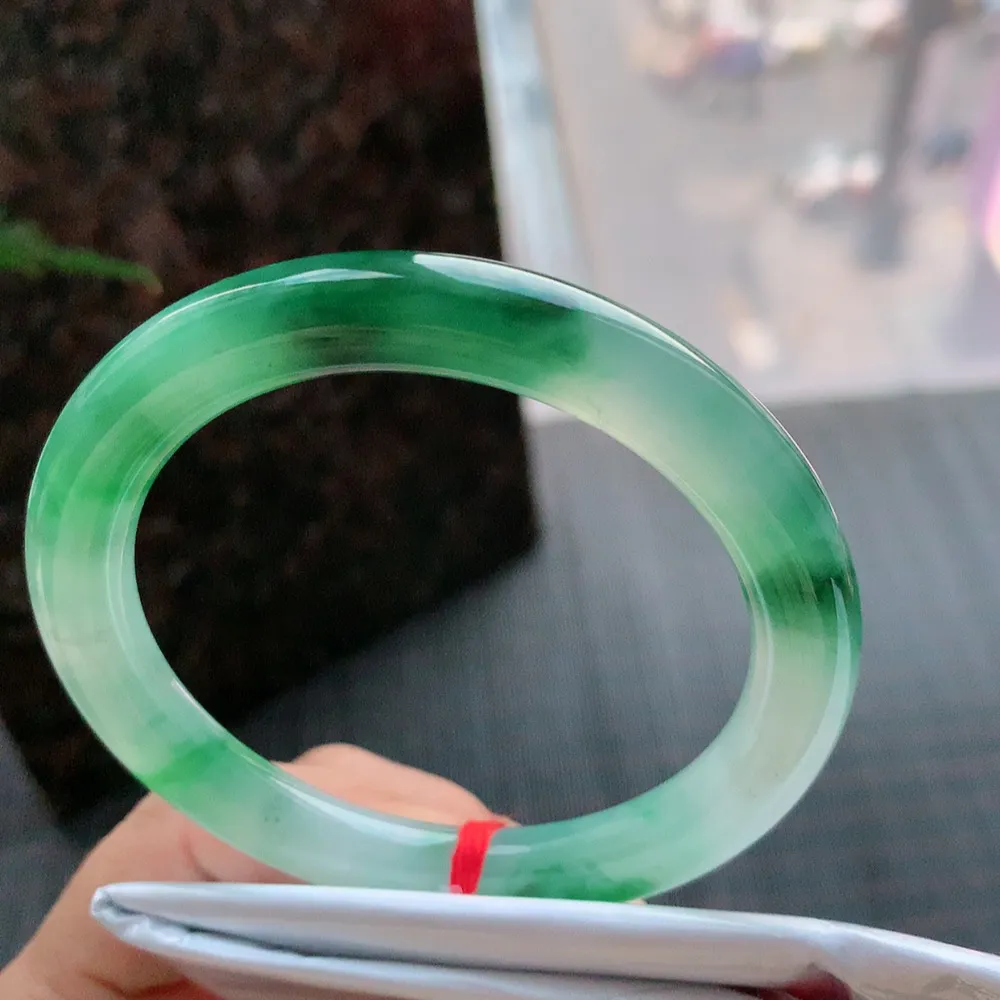 圆条高冰辣绿 无瑕 尺寸:57.5/8.6/9.2 种色兼备