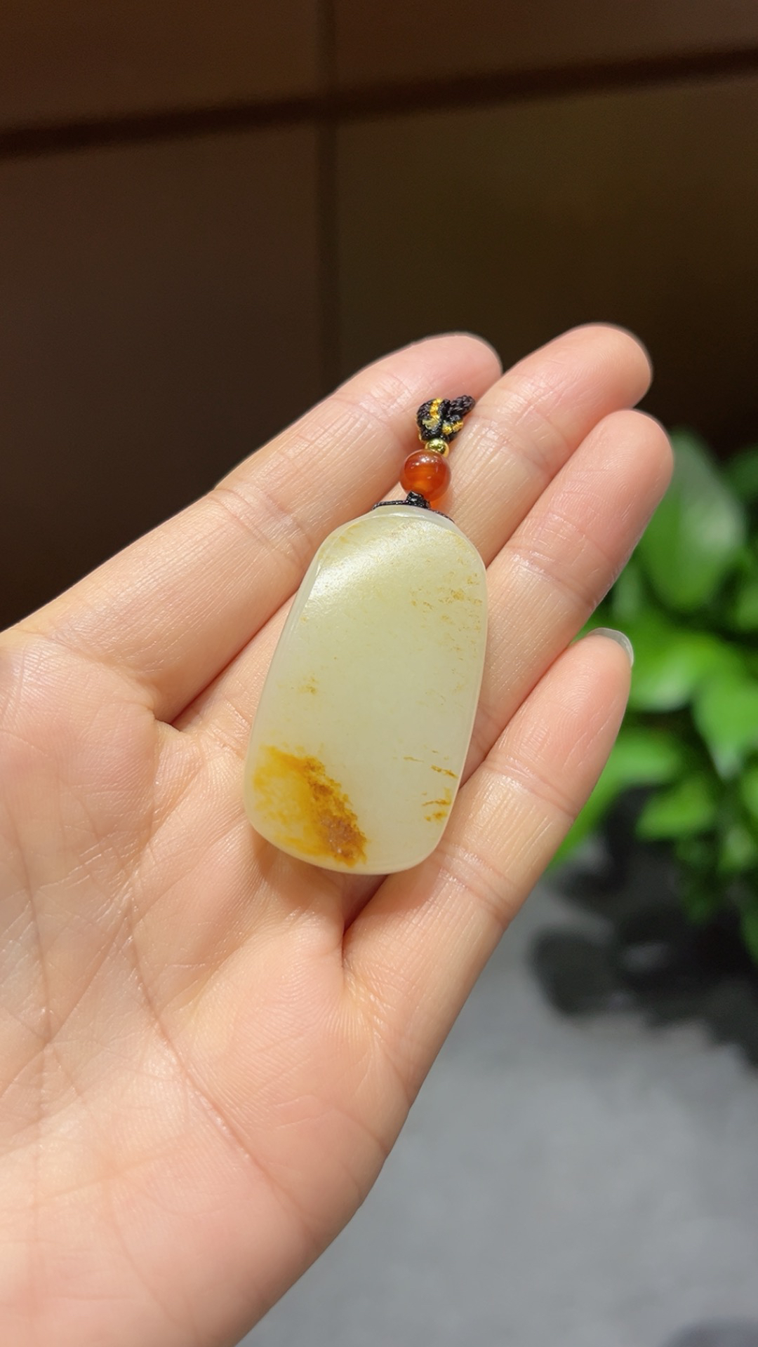 籽料｜满皮｜平安无事牌

重23克 尺寸45*25*10m m