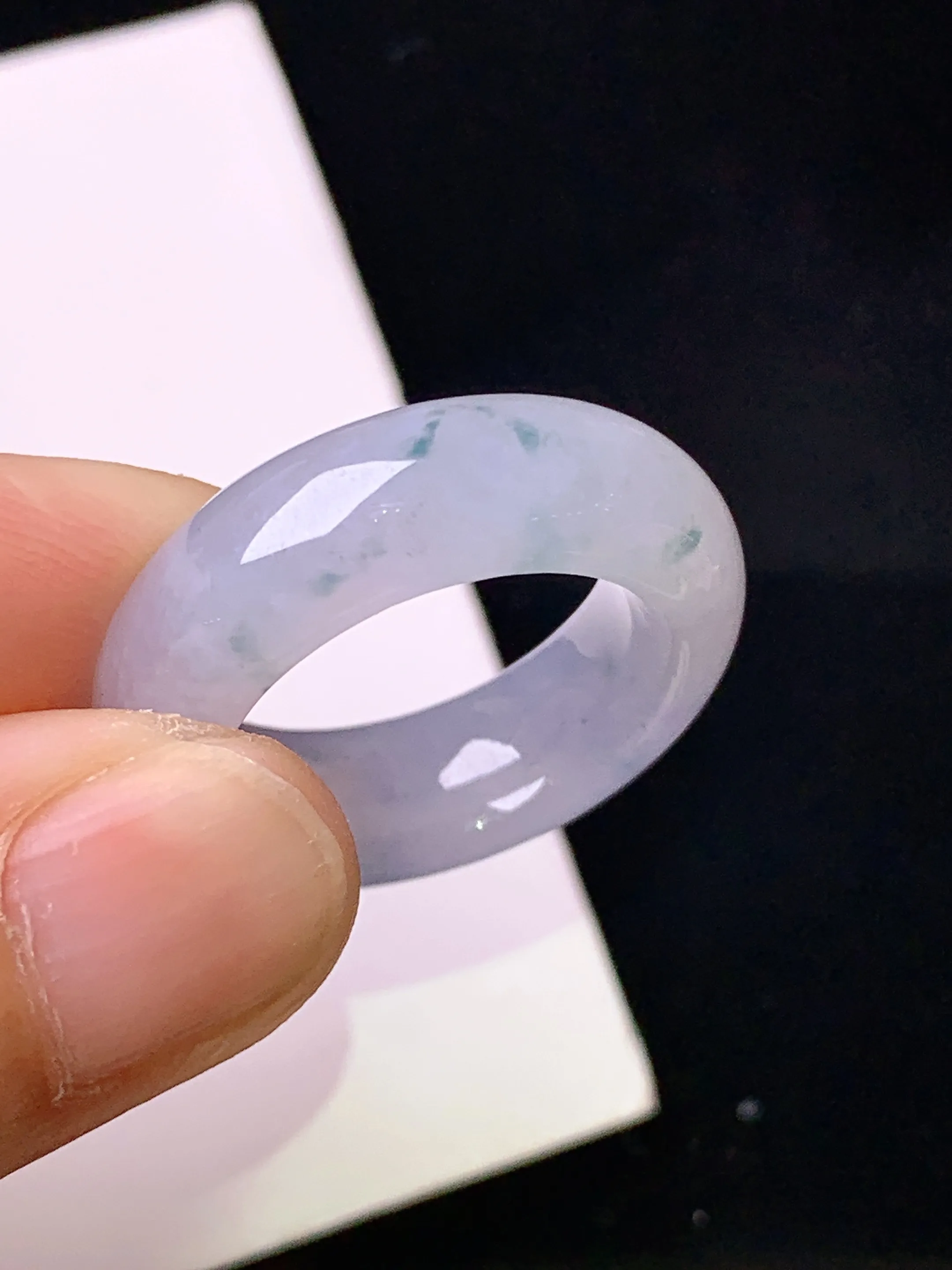 淡紫罗兰指环 玉质细腻 色泽艳丽清新 圈口11 整体尺寸25.2*6.9*4.5