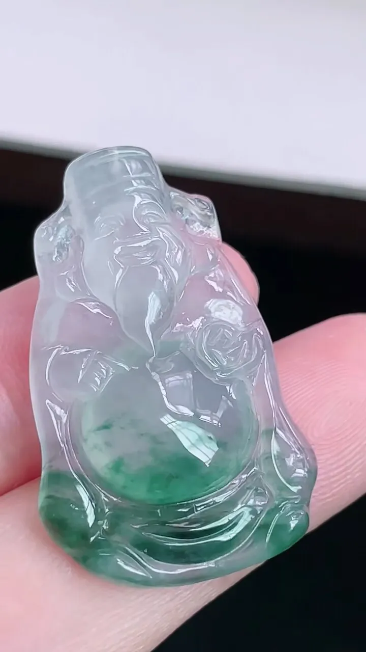 【翡翠名称】老坑种冰飘花财神爷翡翠吊坠
【翡翠尺寸】31.4/19.8/4.3mm
【翡翠描述】宝贝