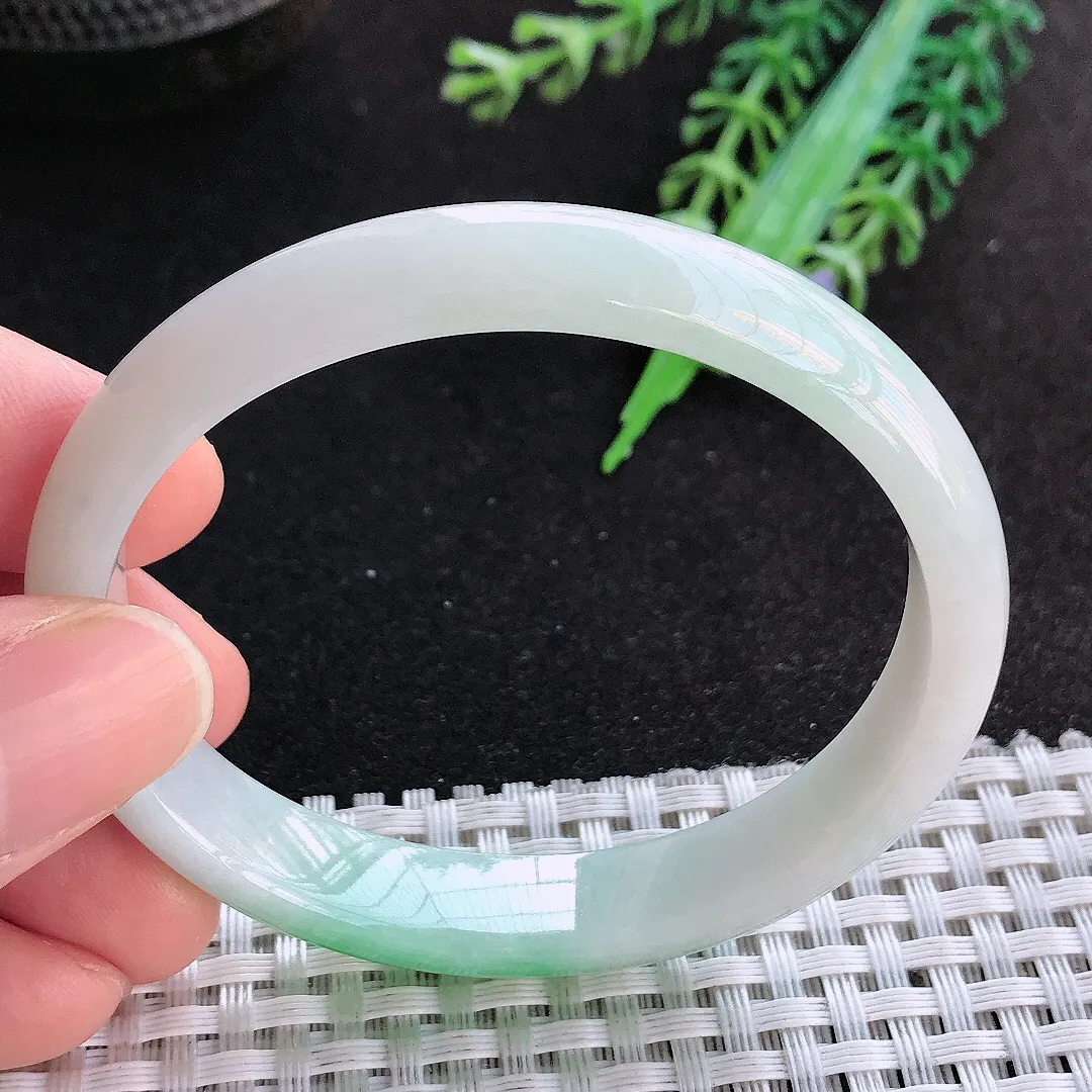 天然a货翡翠54.5/49/10.7/6.5老坑温润飘阳绿贵妃手镯玉手镯