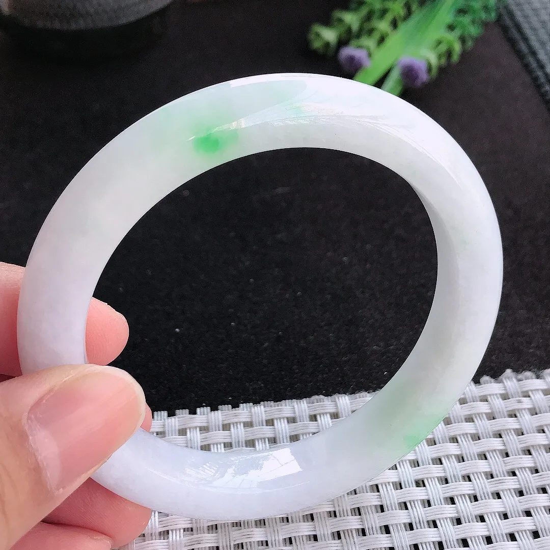 天然a货翡翠58/10.7/9.2老坑温润白底青飘绿手镯宽边玉手镯