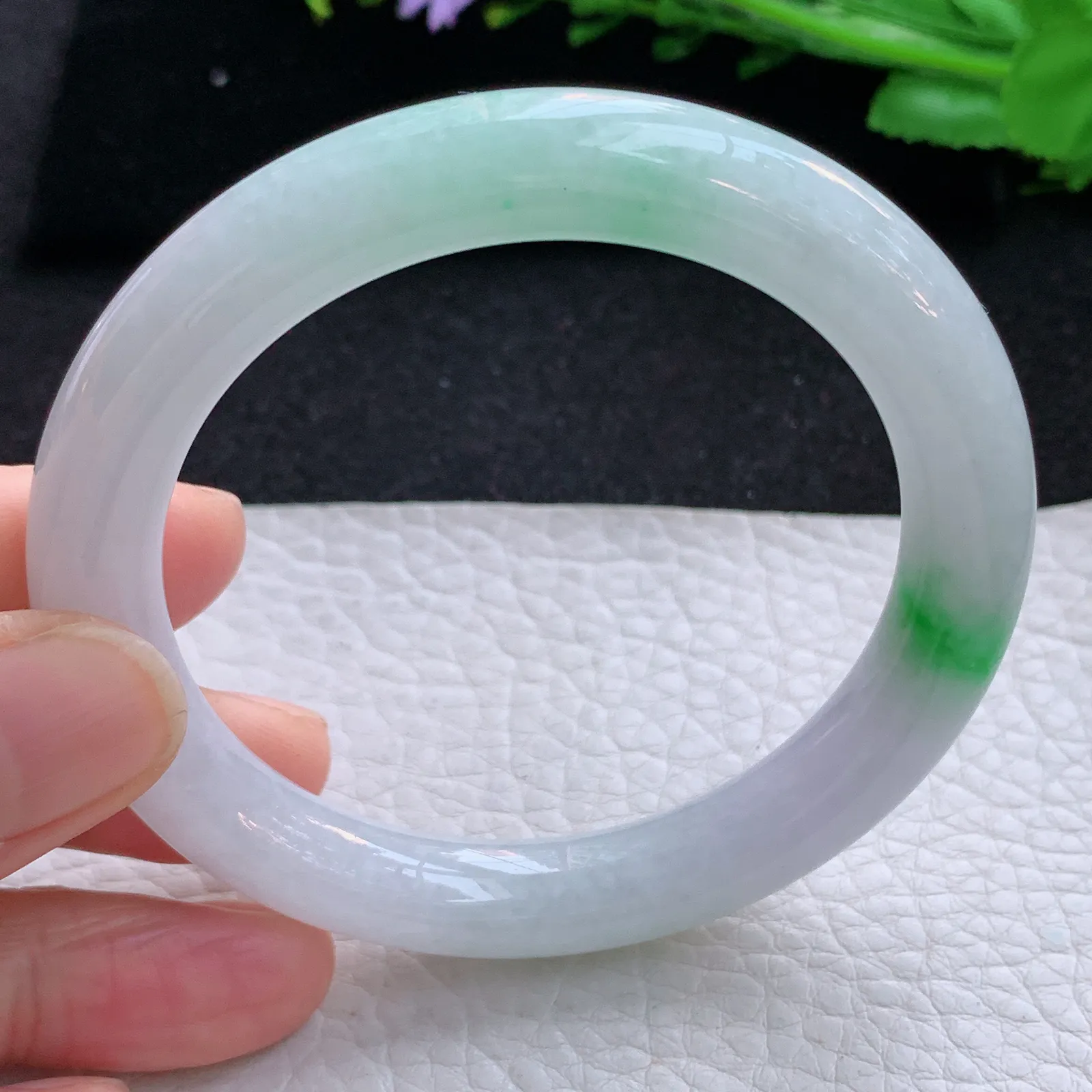 faa自然光55.5*9.8*9.5叮当镯 缅甸翡翠a货玉手镯飘绿圆条玉手环 美人镯