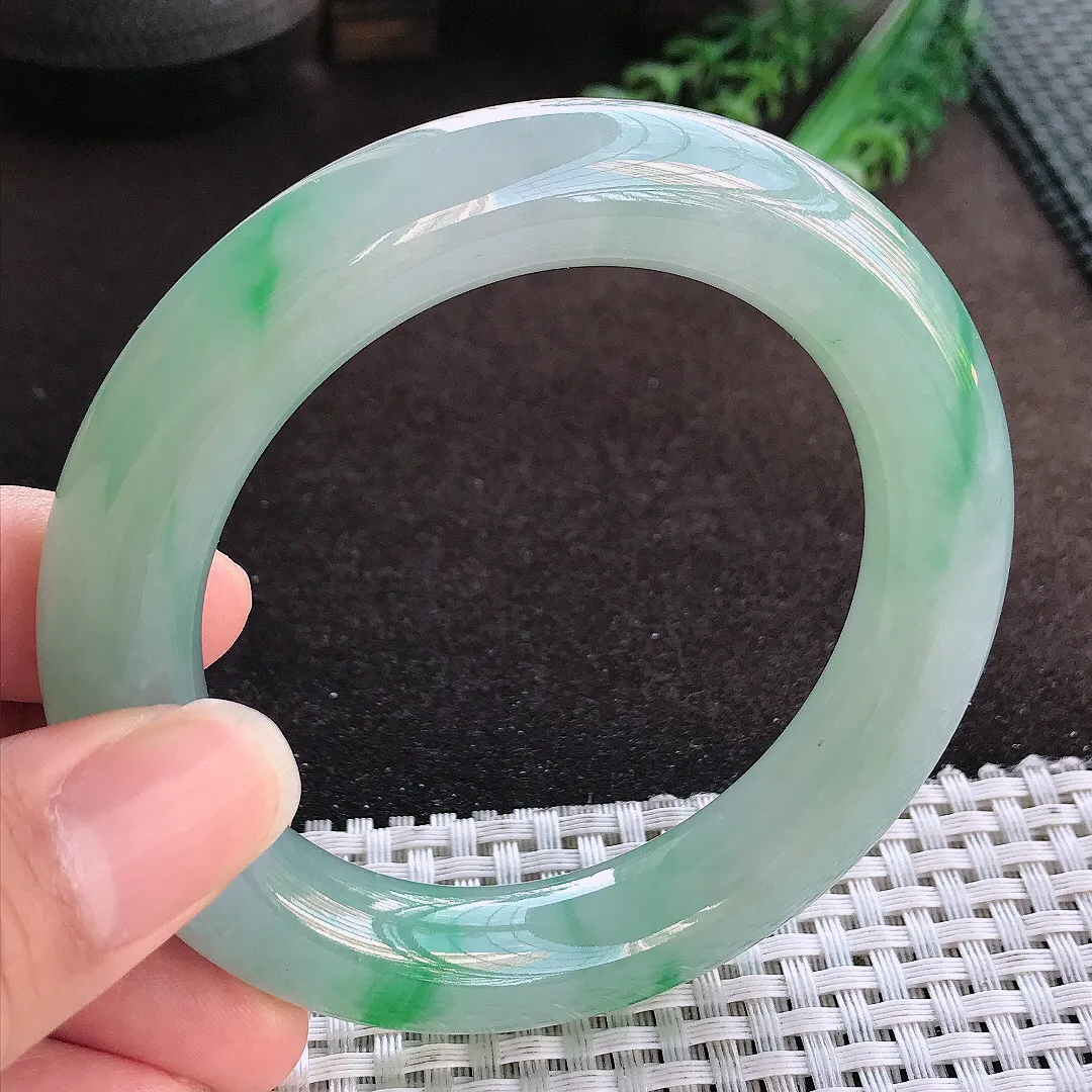 天然a货翡翠56.5/12.4/12老坑冰胶果冻飘阳绿胖圆条手镯玉手镯