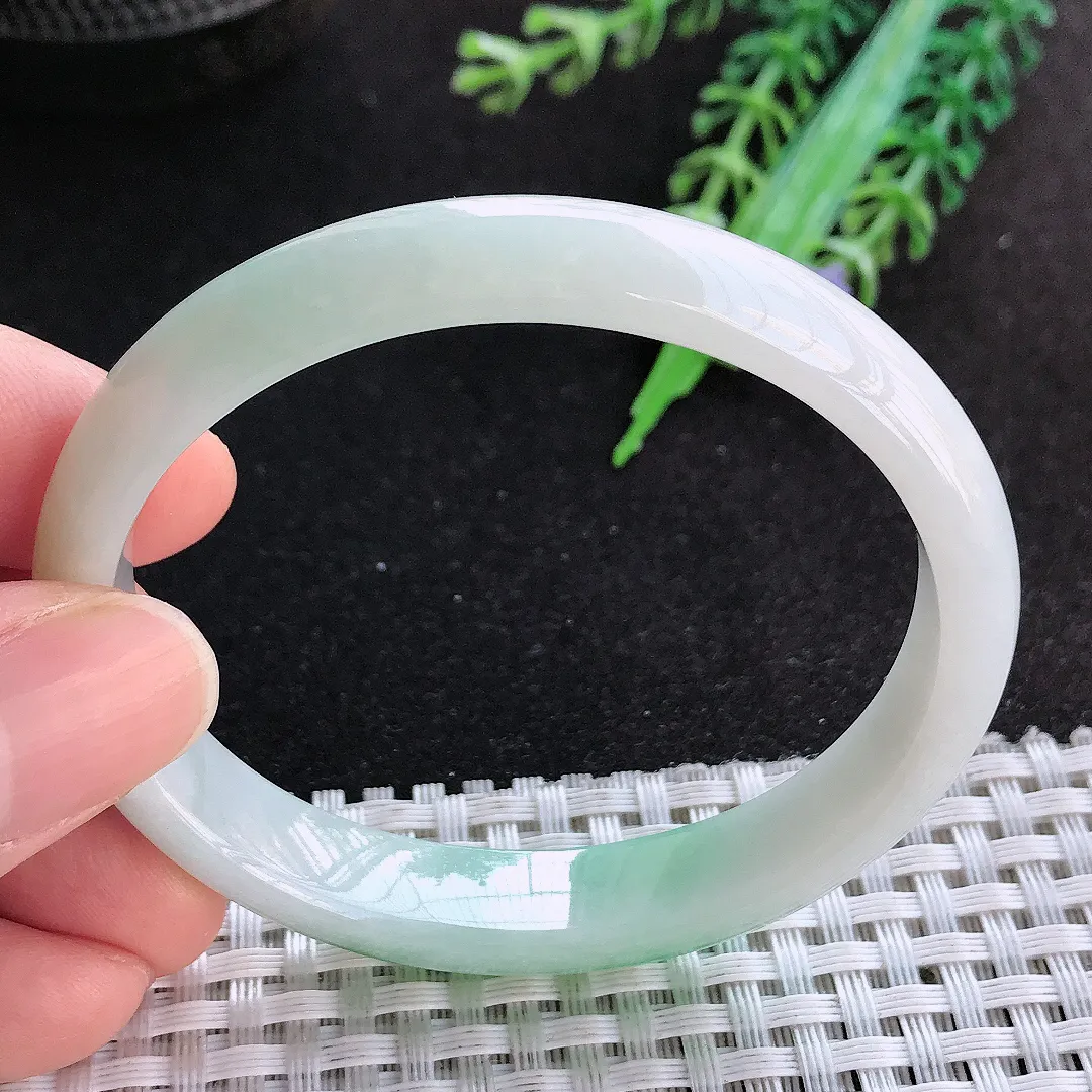 天然a货翡翠54.5/49/10.7/6.5老坑温润飘阳绿贵妃手镯玉手镯