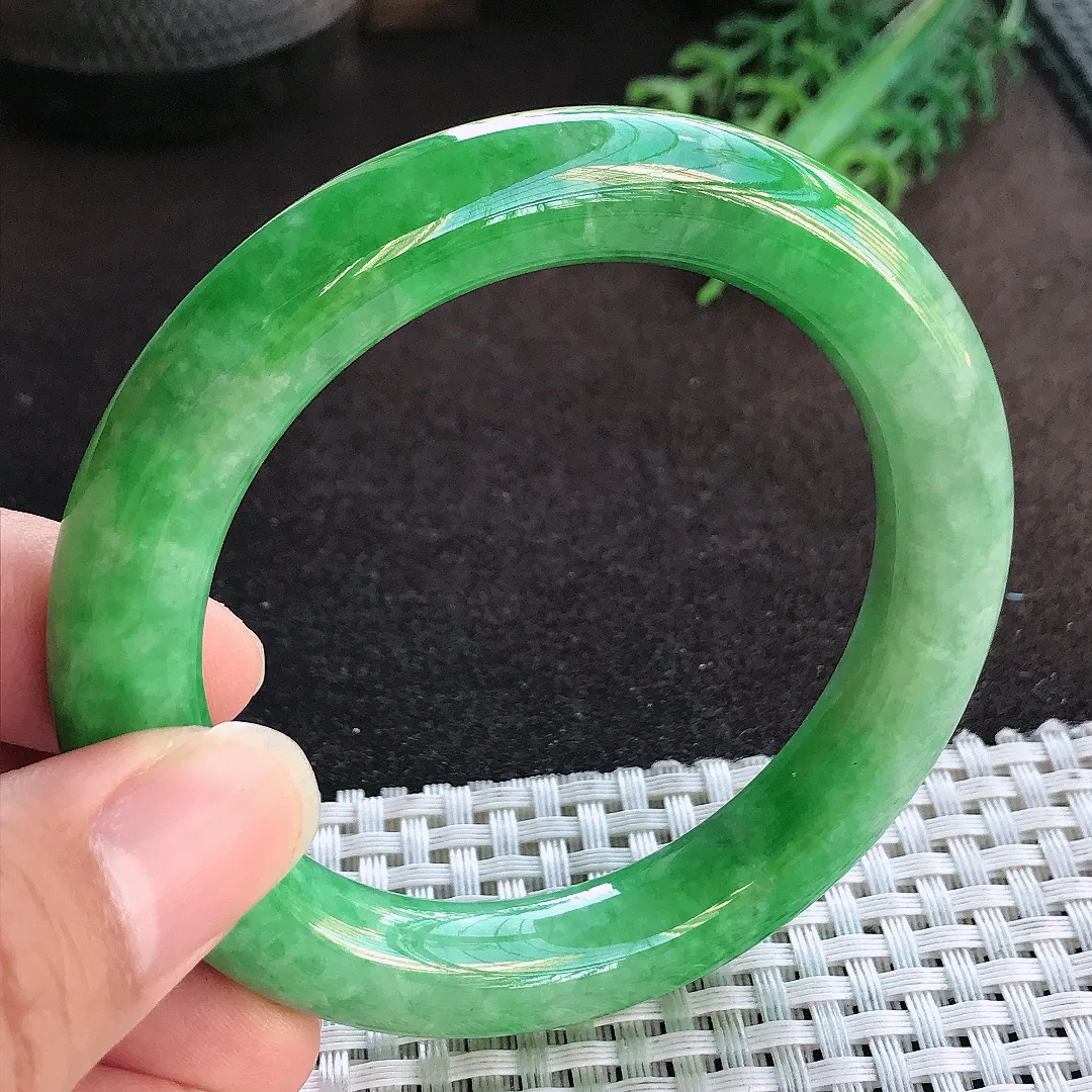 天然a货翡翠55.5/10.7/10.6老坑精美温润辣阳绿满绿圆条手镯玉手镯