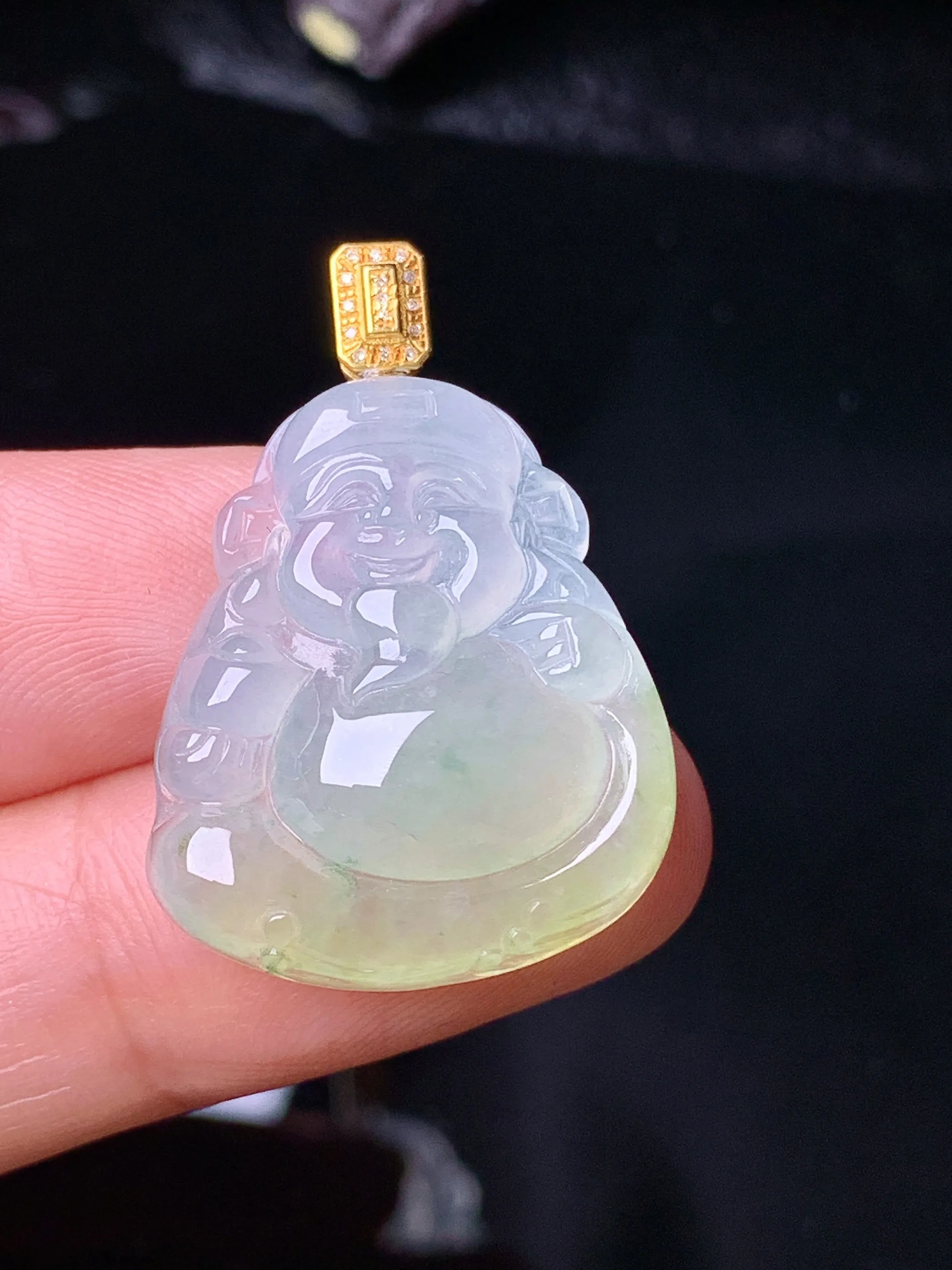 18k金镶嵌飘黄翡财神吊坠 玉质细腻 色泽清新艳丽 整体尺寸30.6*20.6*4.7