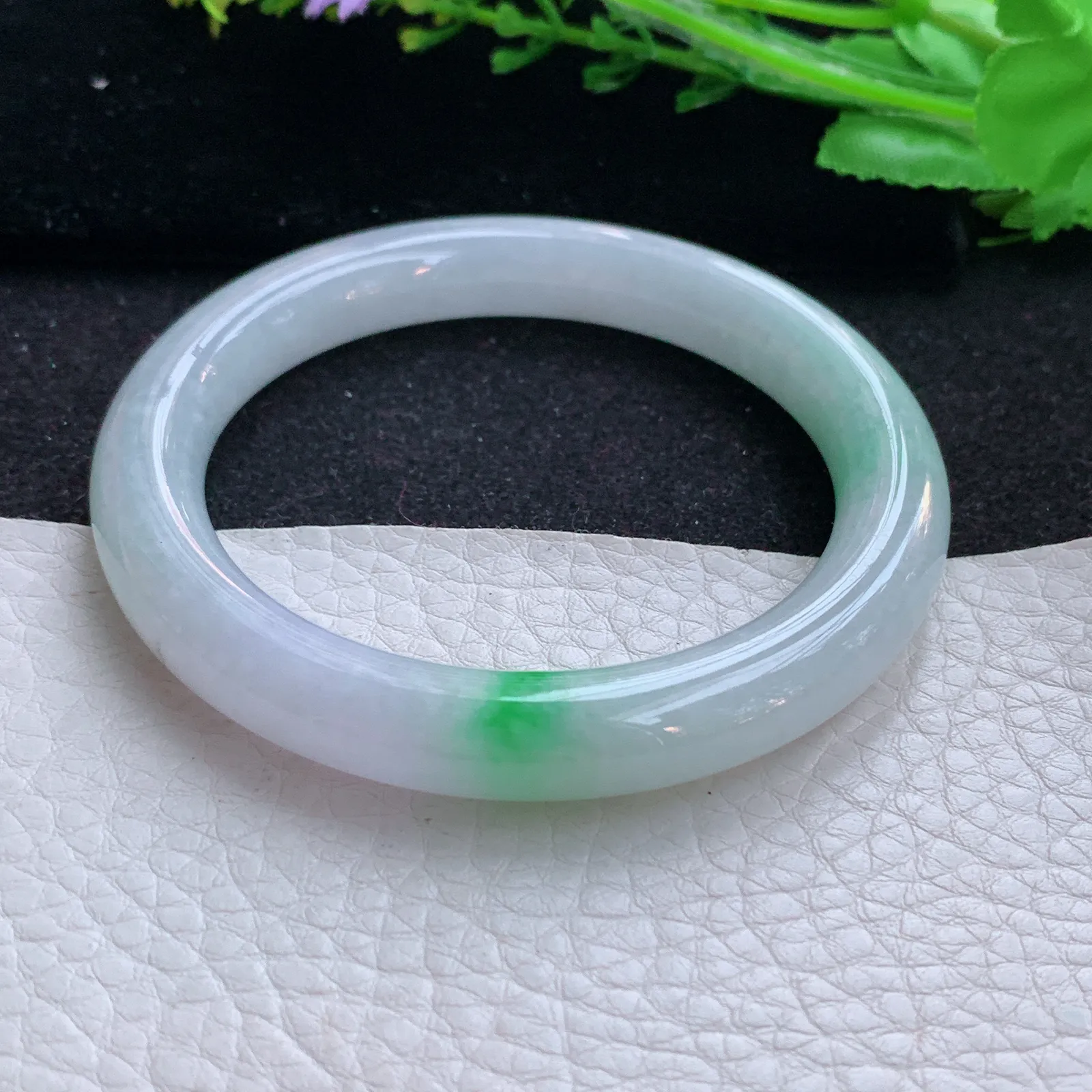 faa自然光55.5*9.8*9.5叮当镯 缅甸翡翠a货玉手镯飘绿圆条玉手环 美人镯