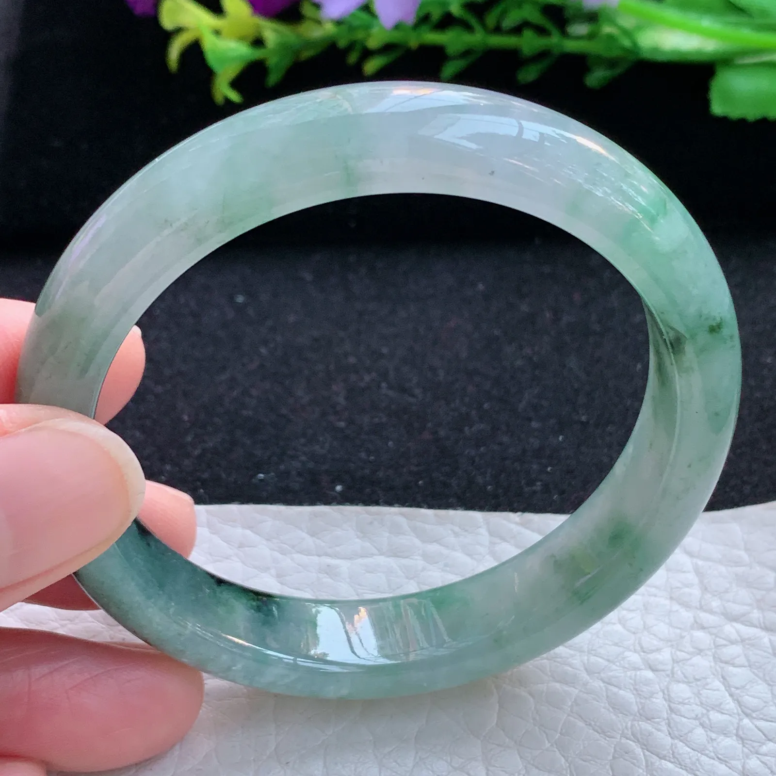 n自然光54.5*11.6*7平安镯 缅甸翡翠a货玉手镯冰飘花宽边玉手环 美人镯