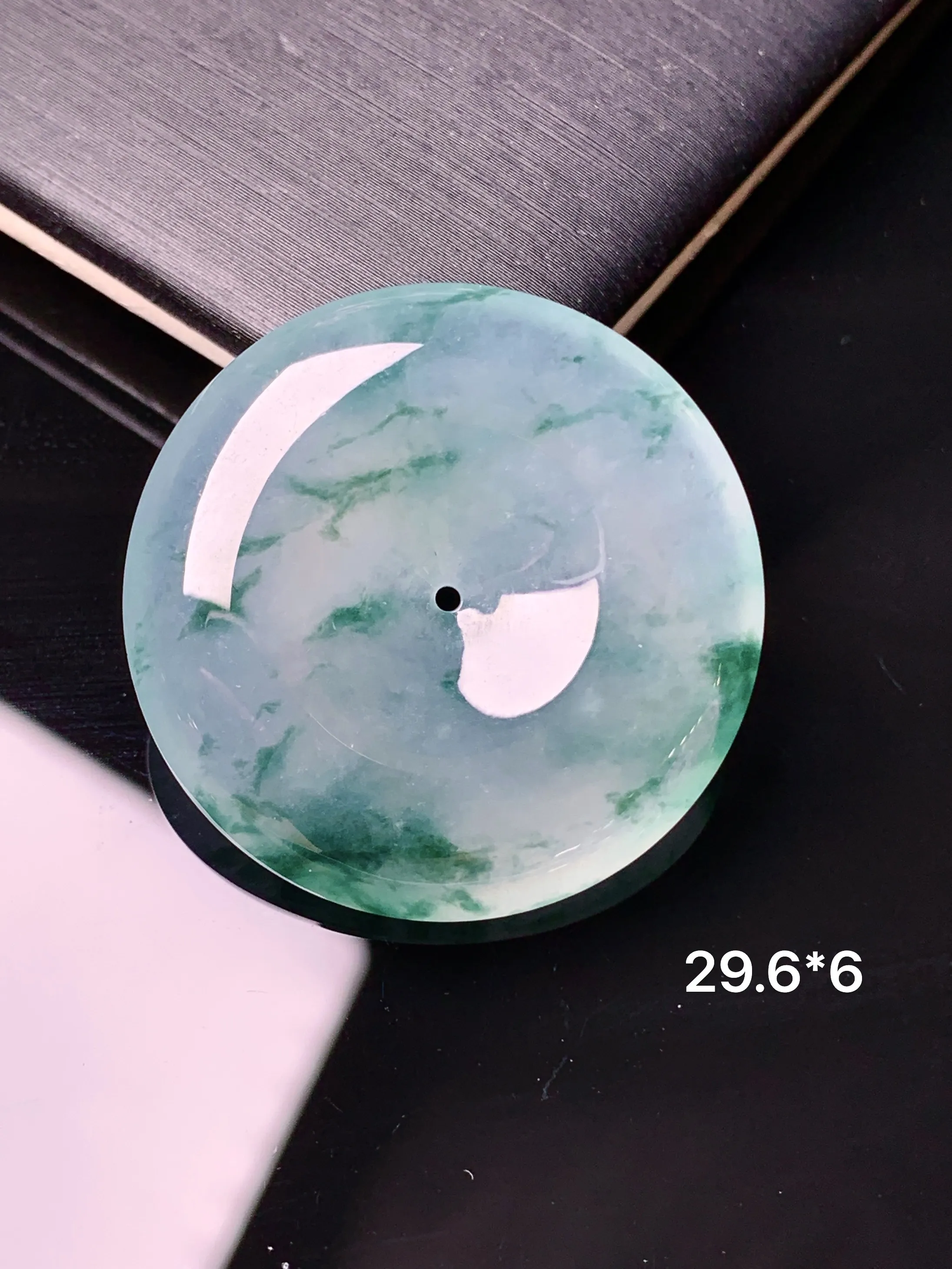 冰种飘花平安扣吊坠 玉质细腻 色泽清新艳丽 整体尺寸29.6*6