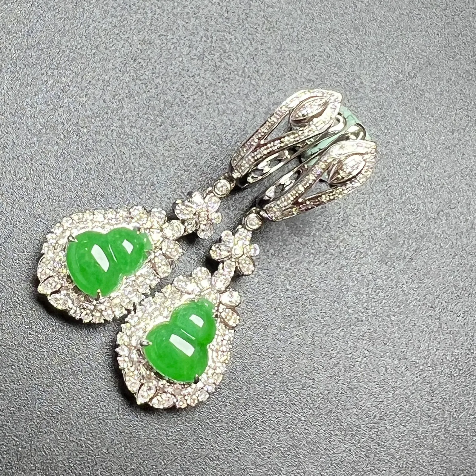 满绿葫芦耳坠整体尺寸38.6*12*7 裸石尺寸8.9*7*2.8