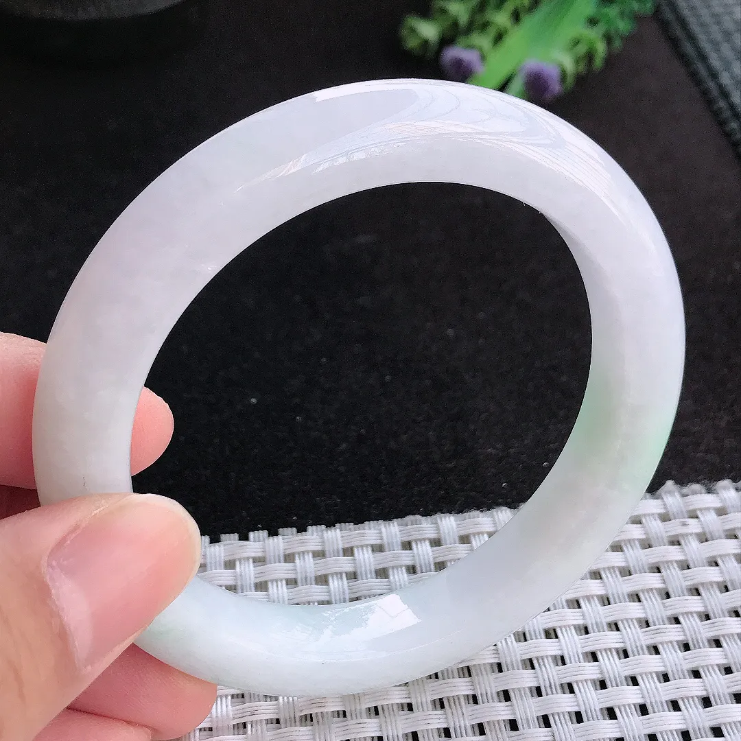 天然a货翡翠58/10.7/9.2老坑温润白底青飘绿手镯宽边玉手镯