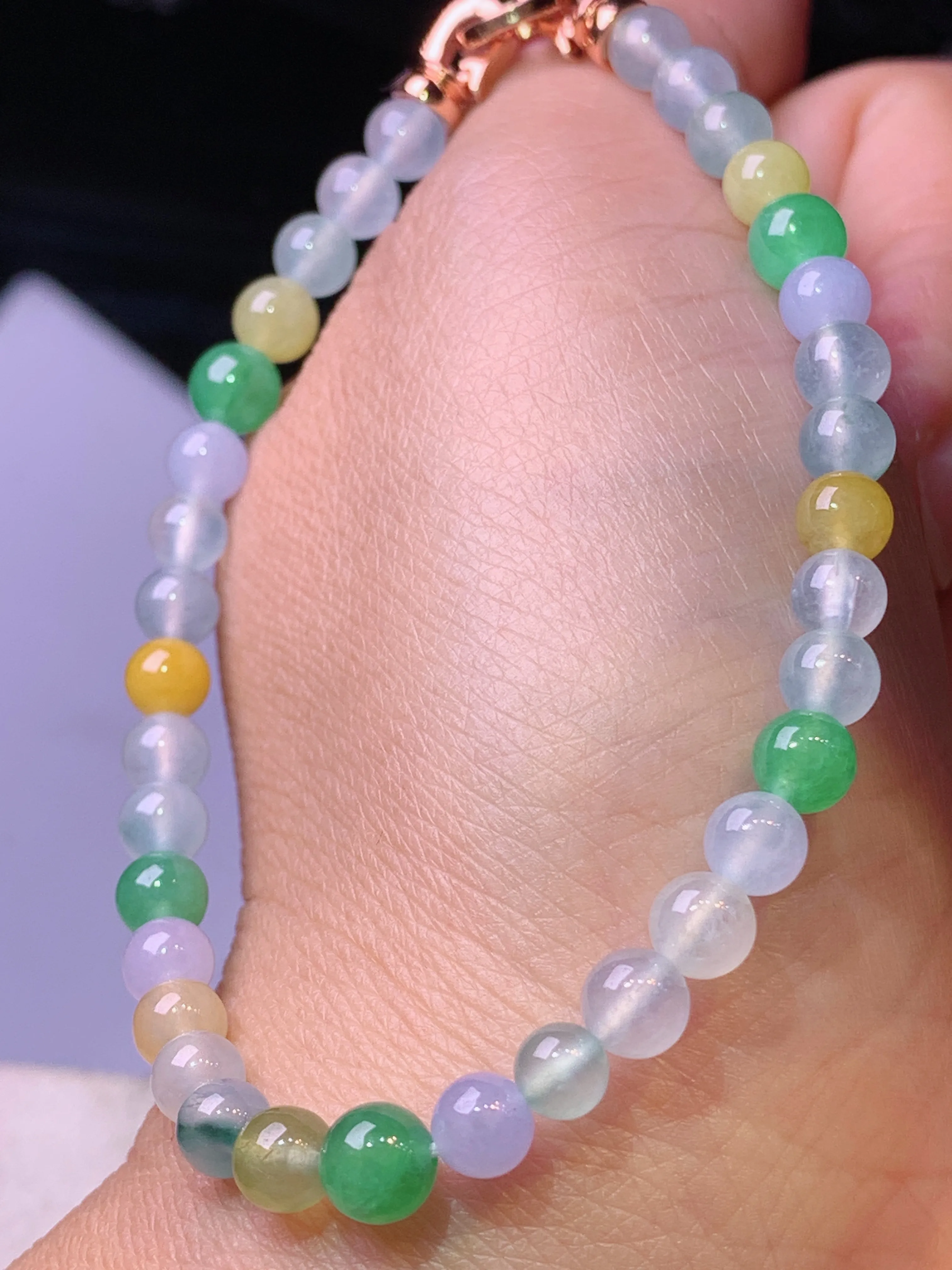 多彩圆珠手链 玉质细腻 色泽清新艳丽 整体尺寸5