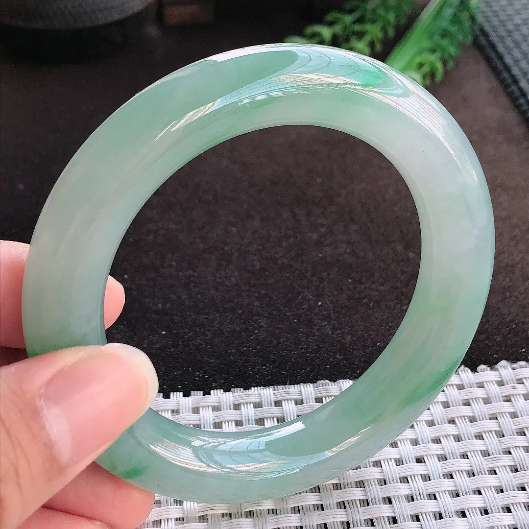 天然a货翡翠56.5/12.4/12老坑冰胶果冻飘阳绿胖圆条手镯玉手镯