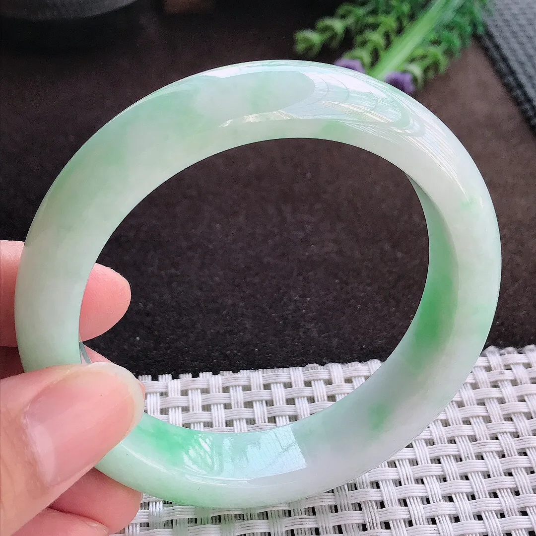 天然a货翡翠59.5/14.6/9老坑精美温润飘阳绿手镯宽边玉手镯