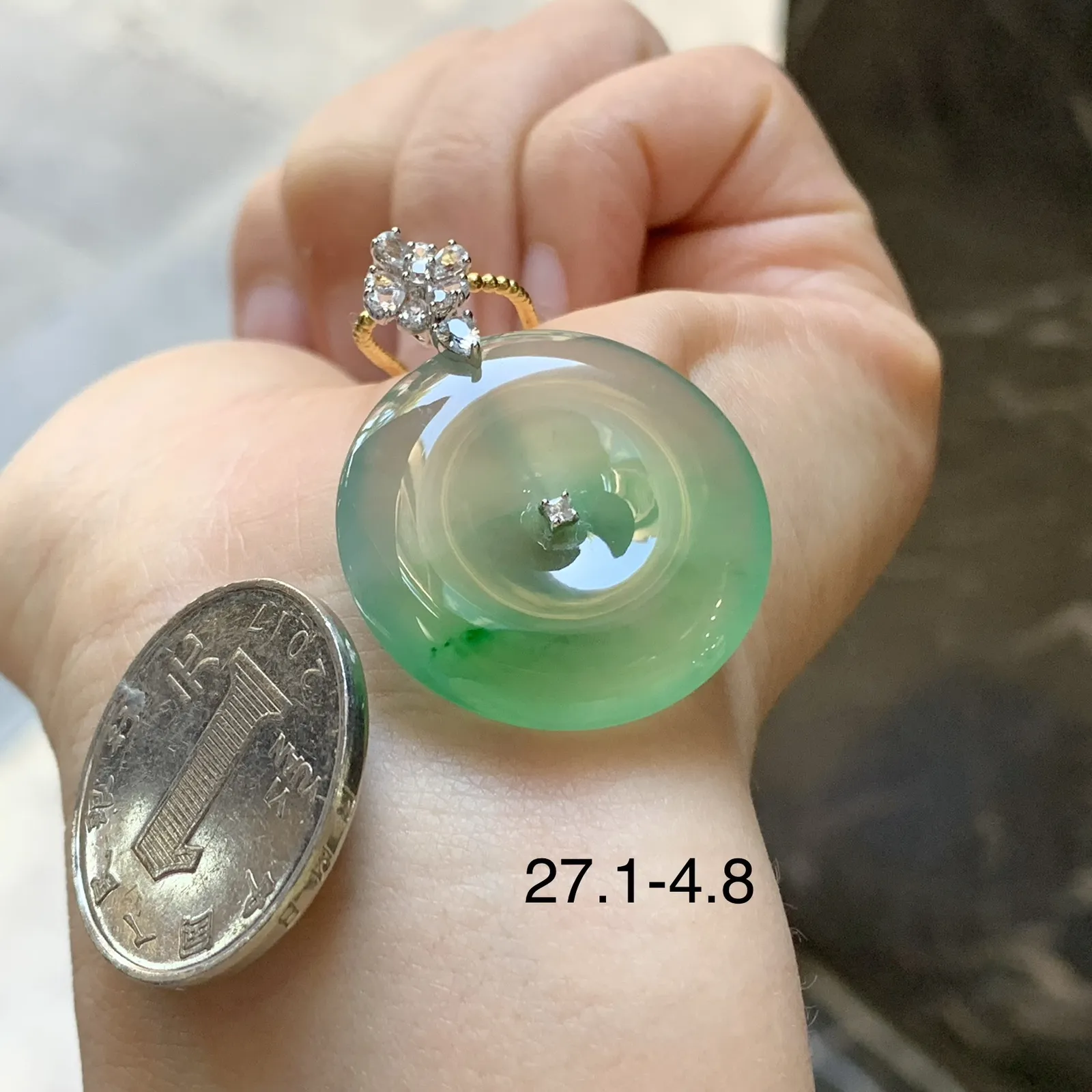 冰晴绿平安扣
 种老肉细 平安顺遂～