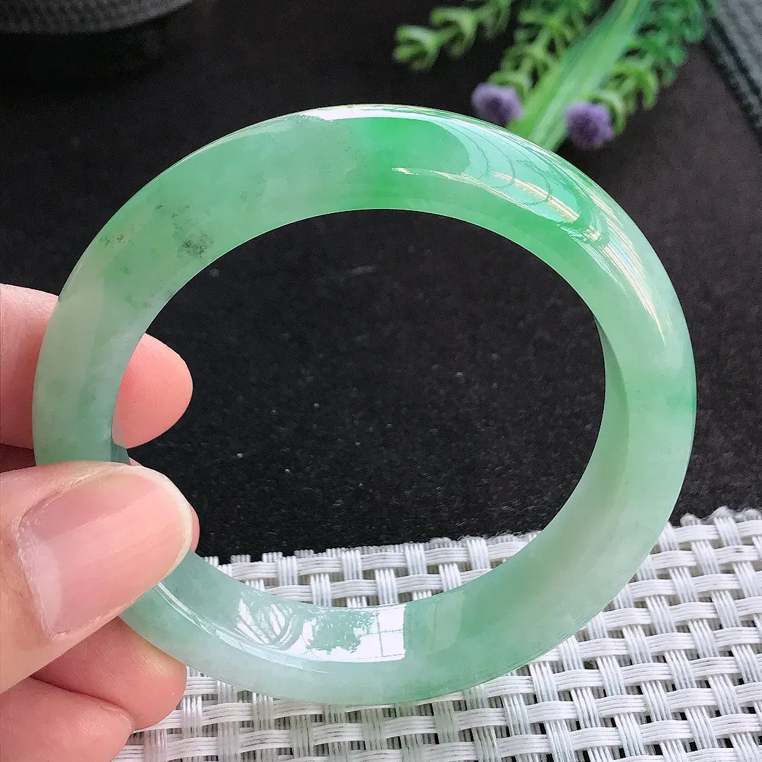 天然a货翡翠53/12.7/8.6老坑冰胶果冻满绿甜绿手镯宽边玉手镯