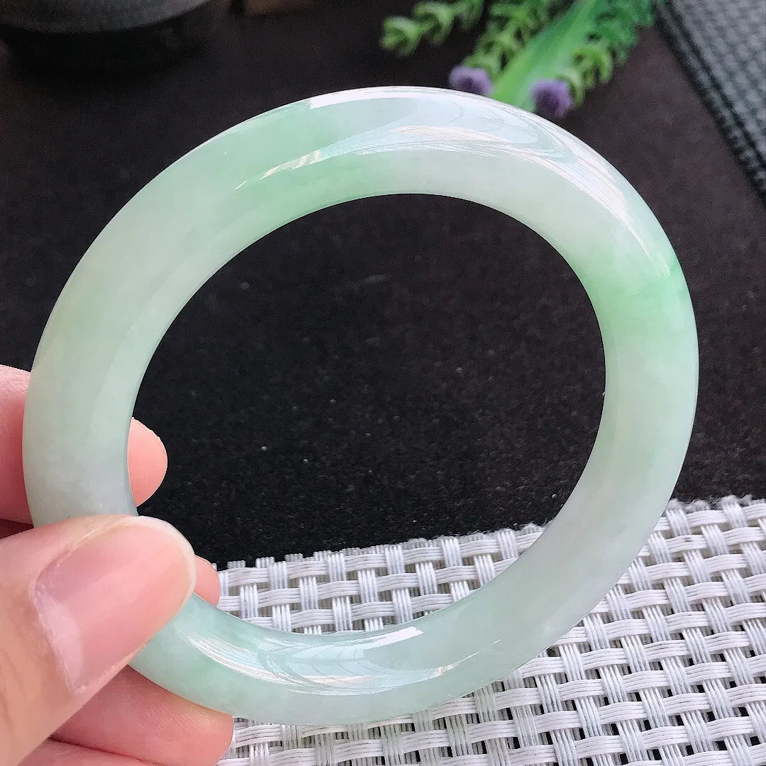 天然a货翡翠57/10.8/10.6老坑冰胶果冻飘绿圆条手镯玉手镯