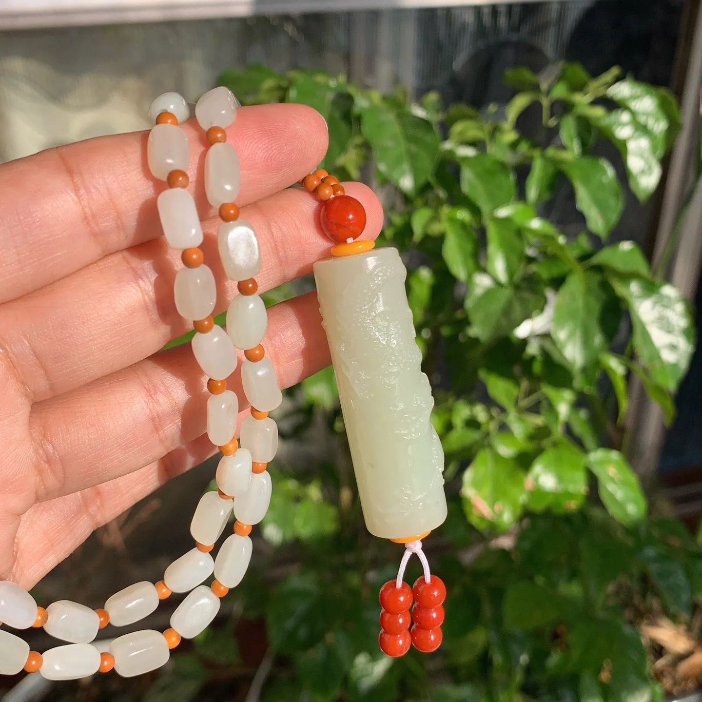 和田玉白玉龙佑一方龙柱挂件。尺寸51/16重59克。玉质细腻油润。手推出油。品相大气。lt251120